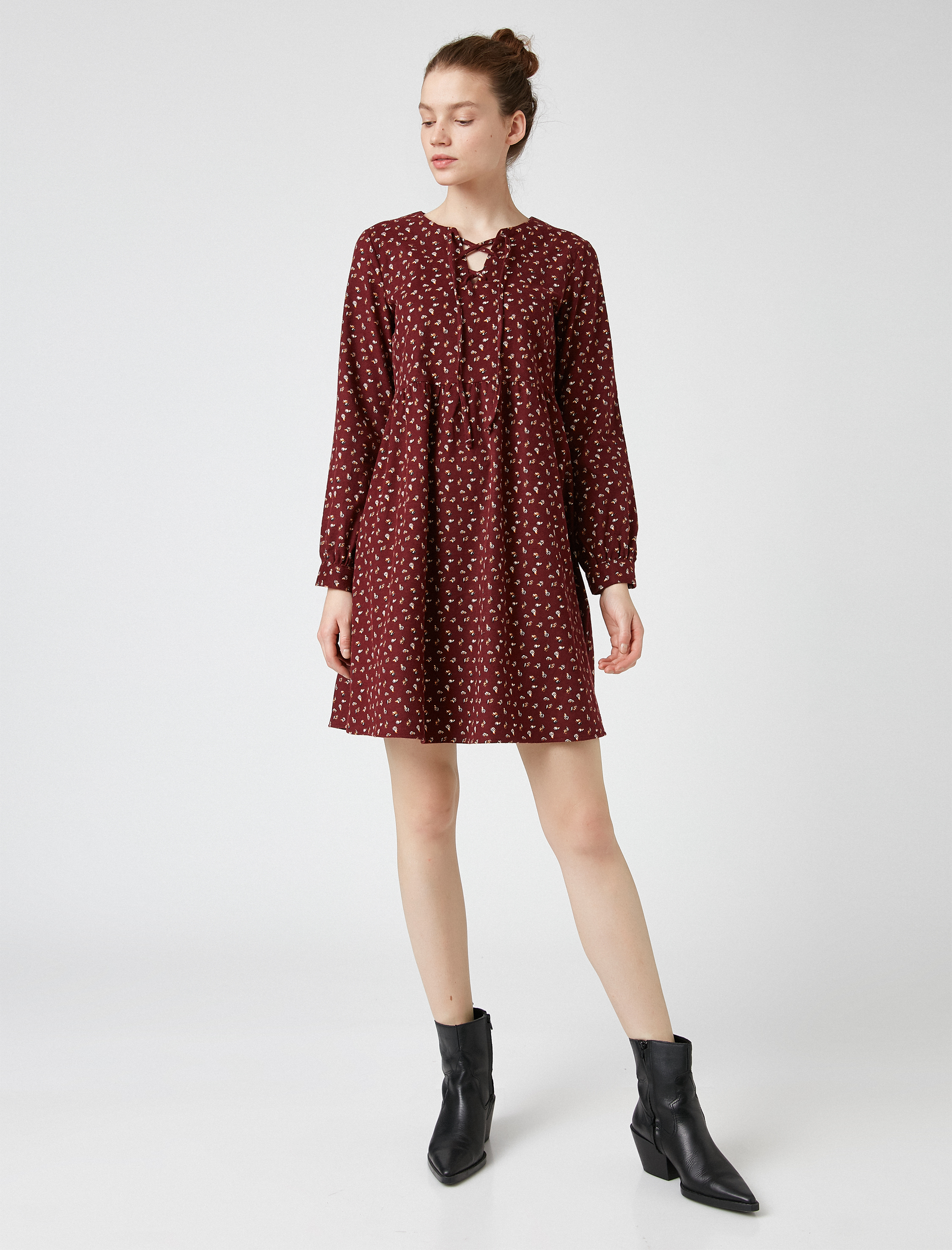   Pamuklu Çiçekli Kısa Elbise