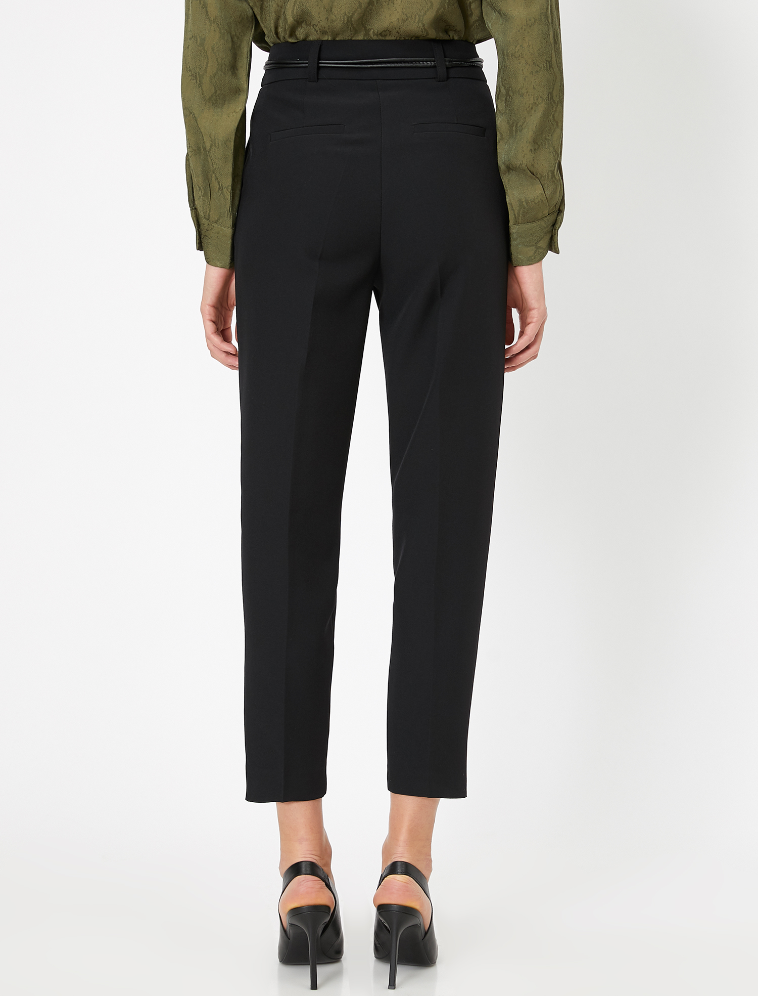   Kemer Detaylı Pilili Pantolon