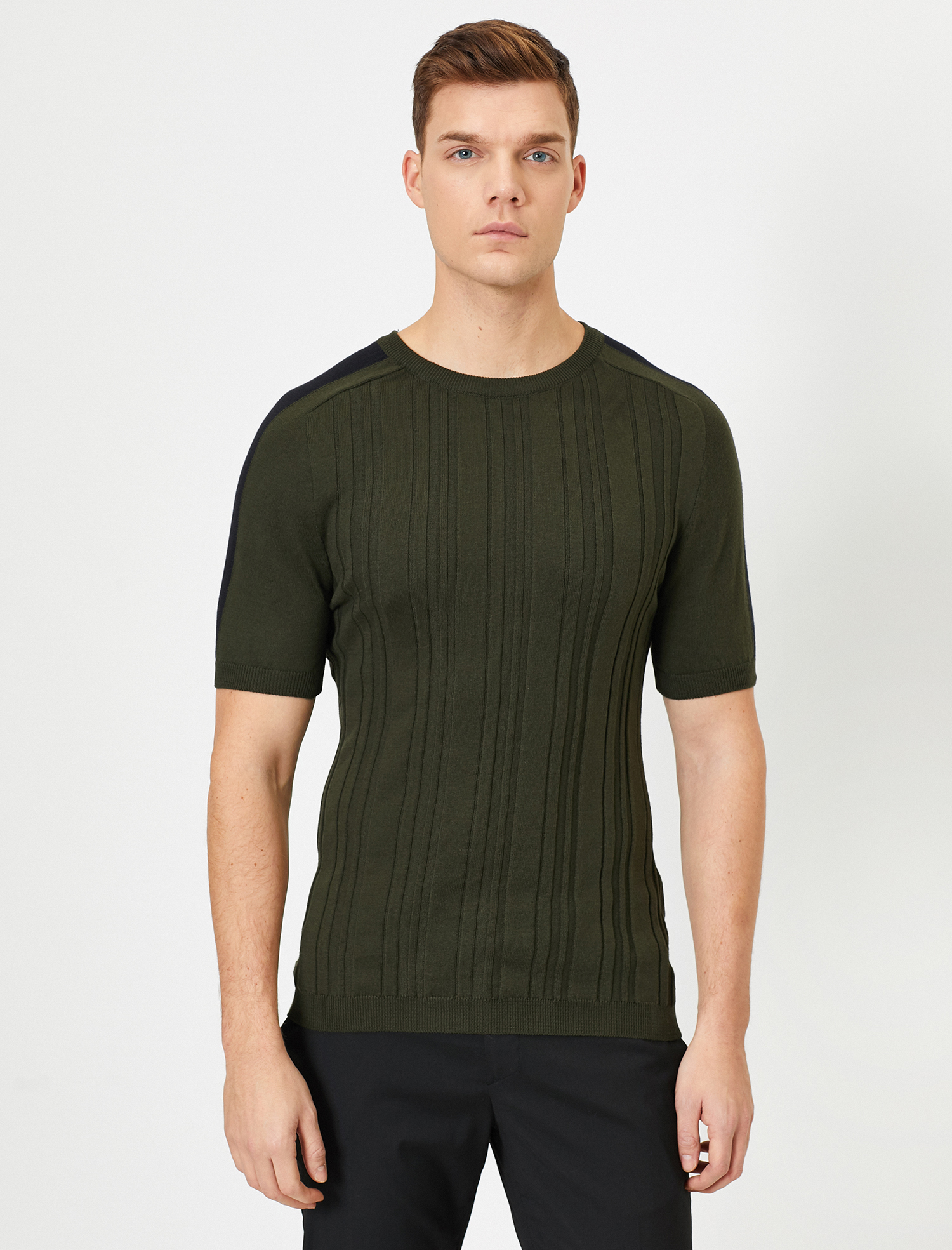   Dokulu Omzu Renk Detaylı Slim Fit Triko Tişört Kazak