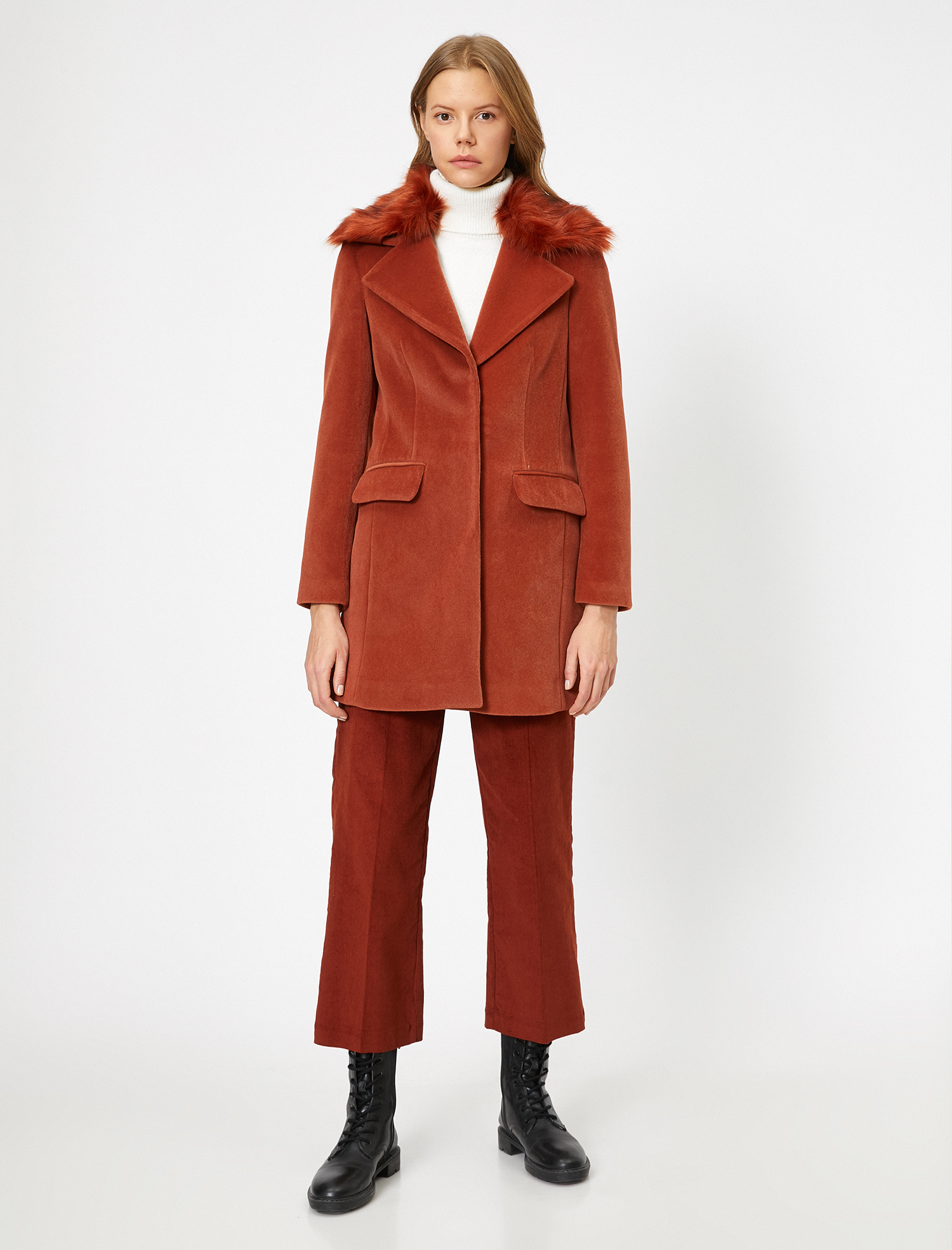   YakasıPelüşlü Kaban