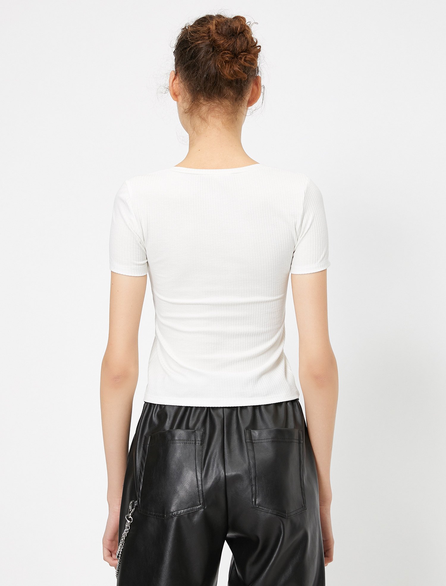   Yuvarlak Yaka Kısa Kollu Body