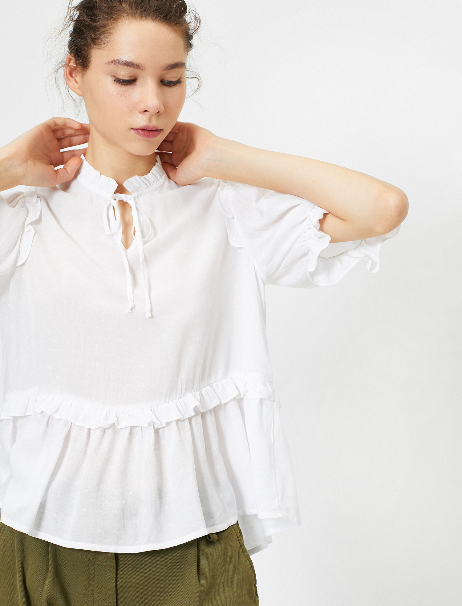   Fırfır ve Bağcık Detaylı Bol Kesim Bluz