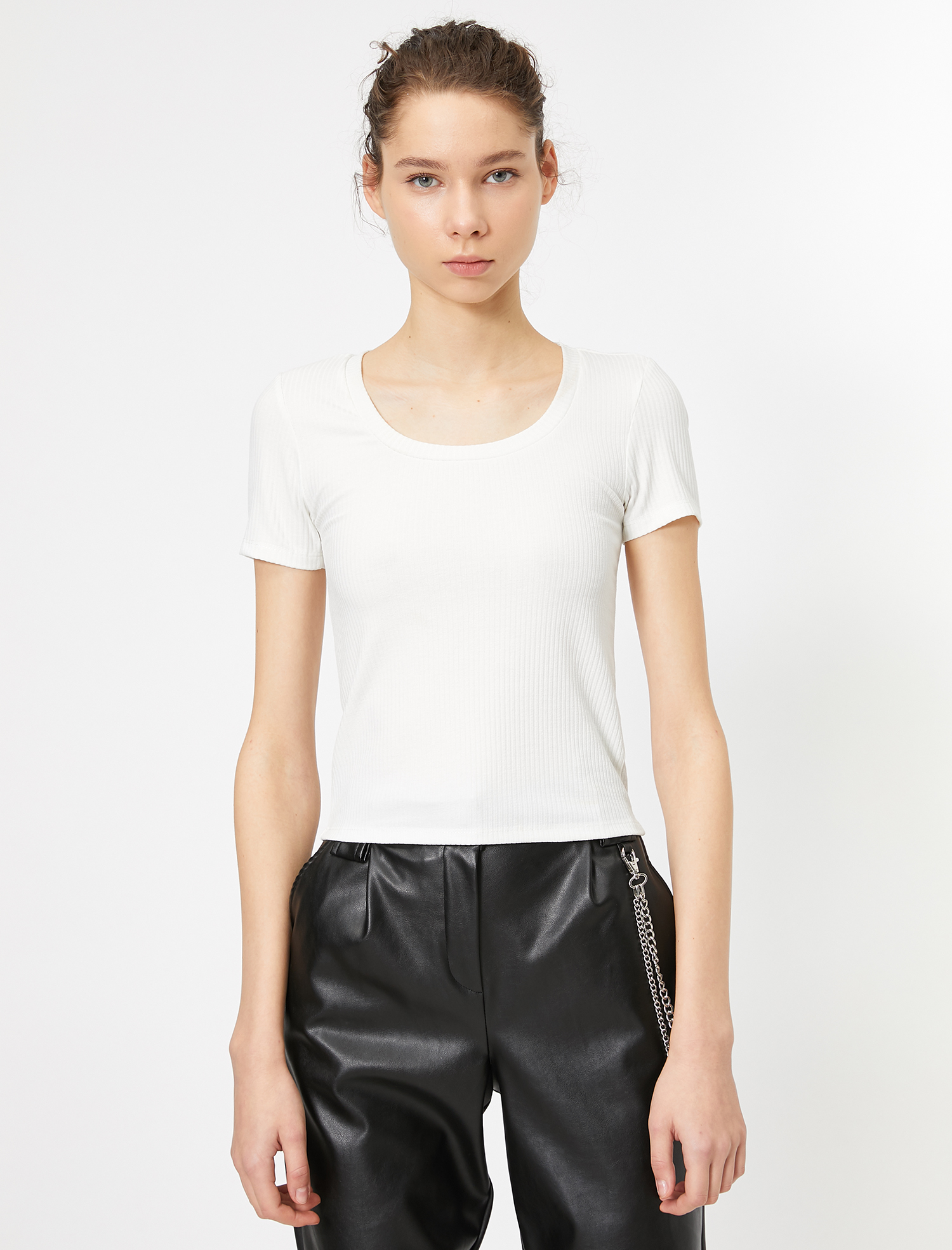   Yuvarlak Yaka Kısa Kollu Body