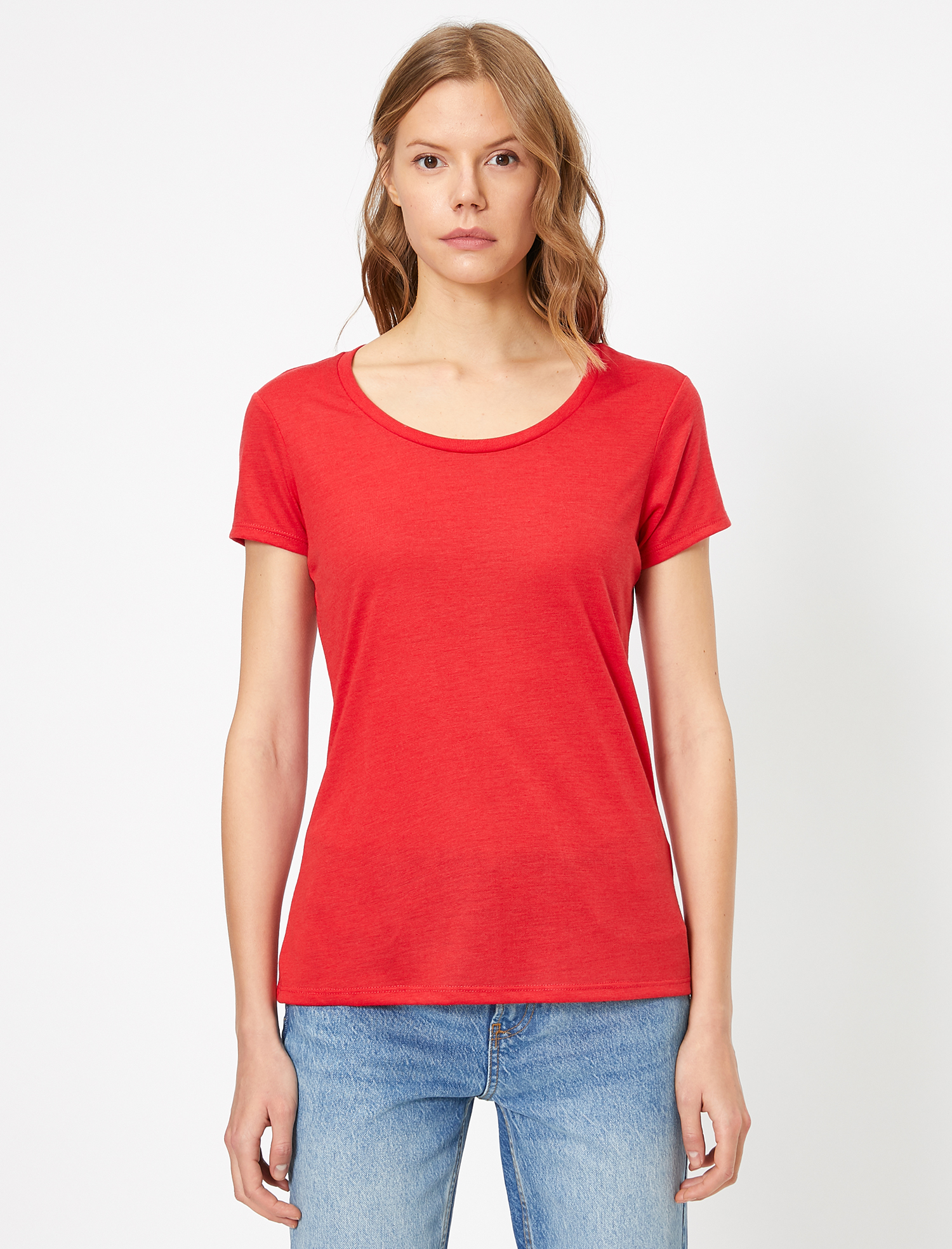 Oyuk Yaka Standart Kalıp Basic Tişört