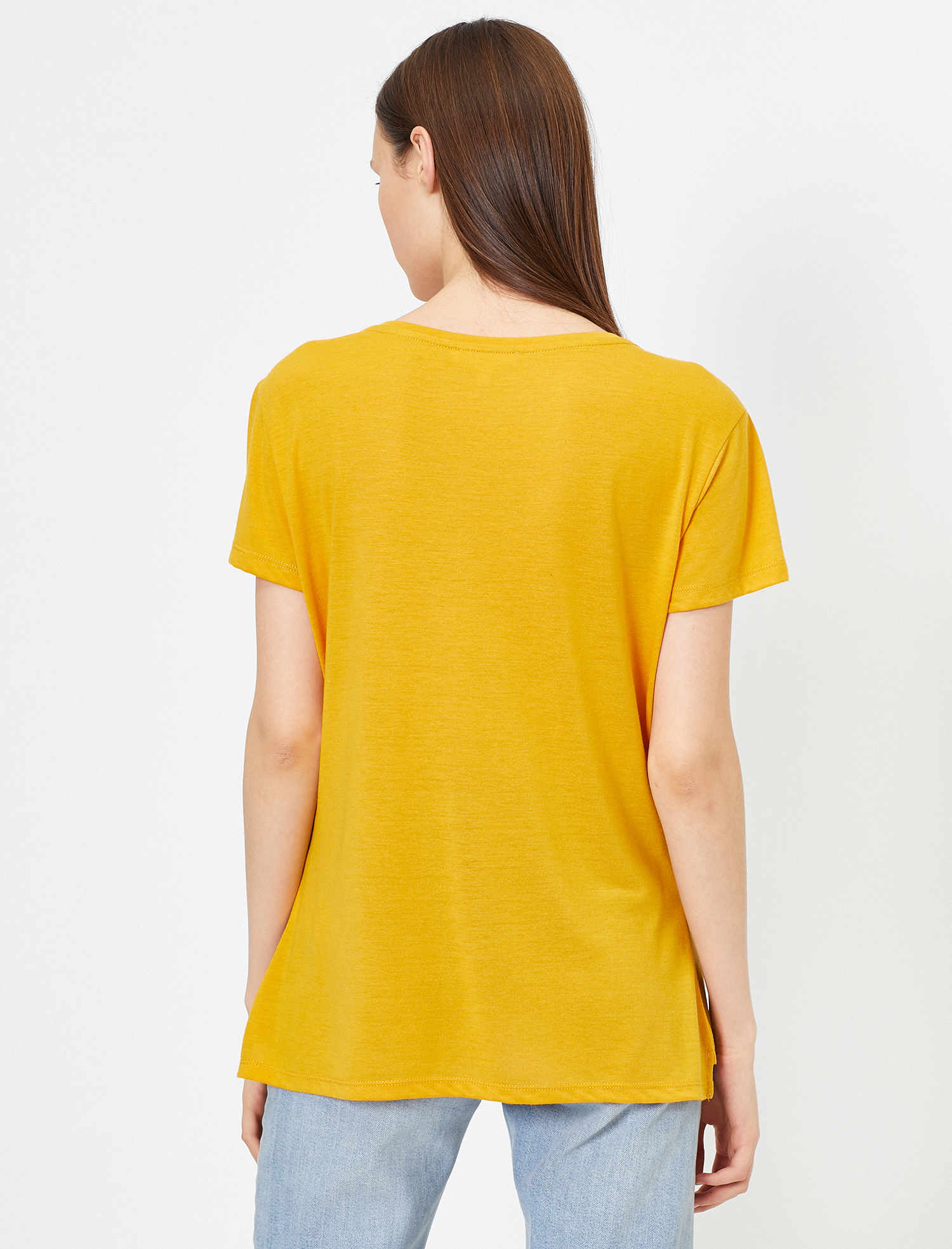   Pul Detaylı Kısa Kollu Tişört