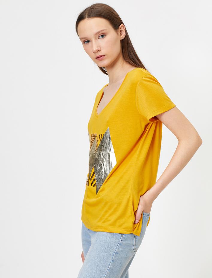  Pul Detaylı Kısa Kollu Tişört