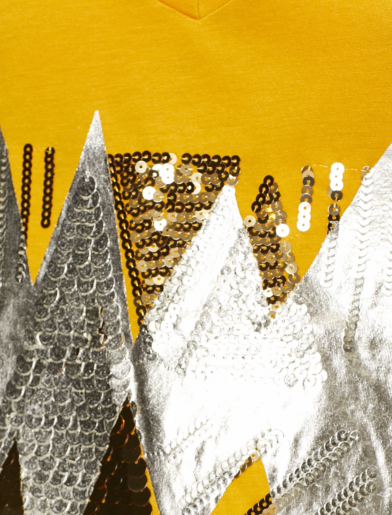   Pul Detaylı Kısa Kollu Tişört