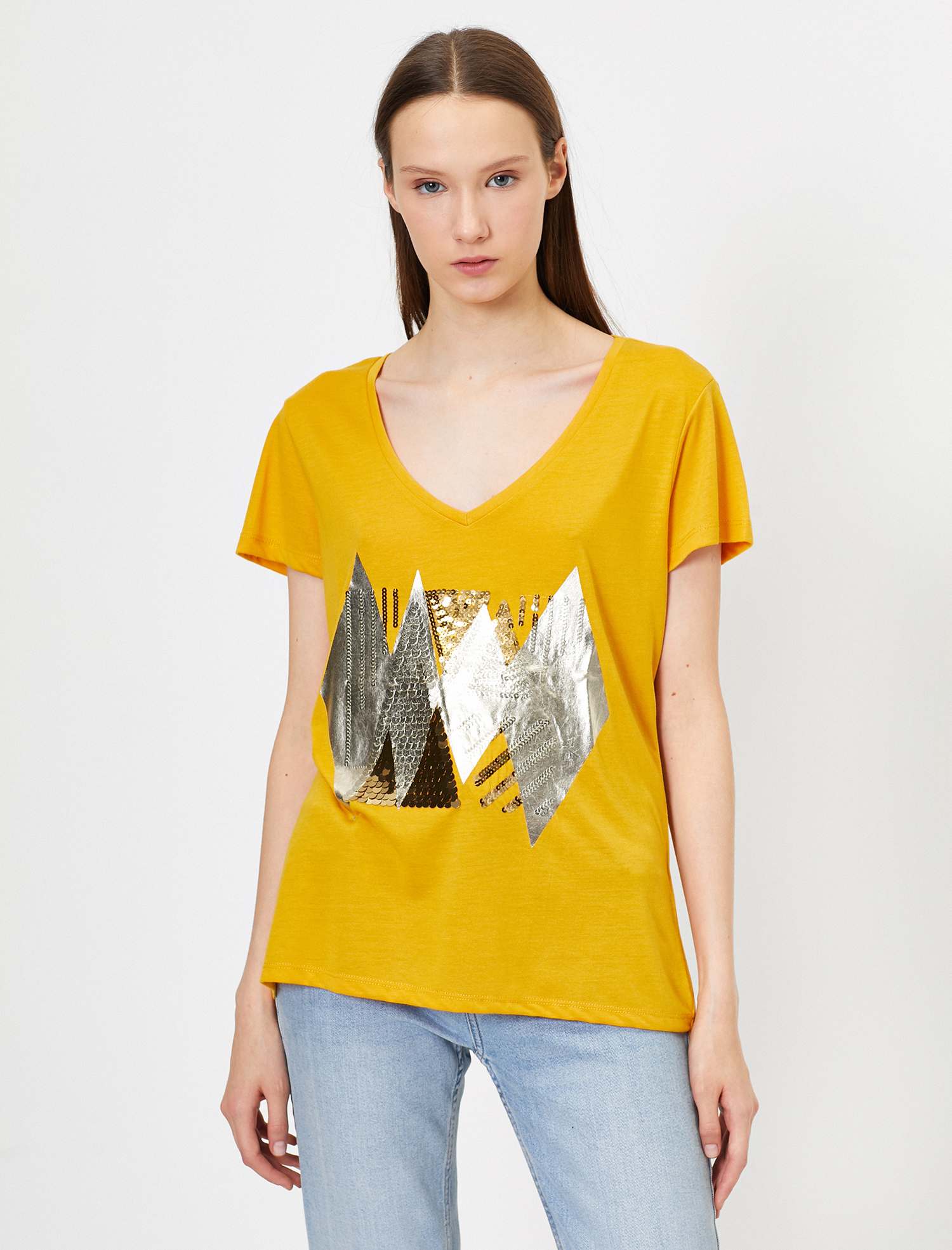   Pul Detaylı Kısa Kollu Tişört