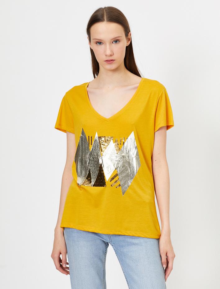  Pul Detaylı Kısa Kollu Tişört