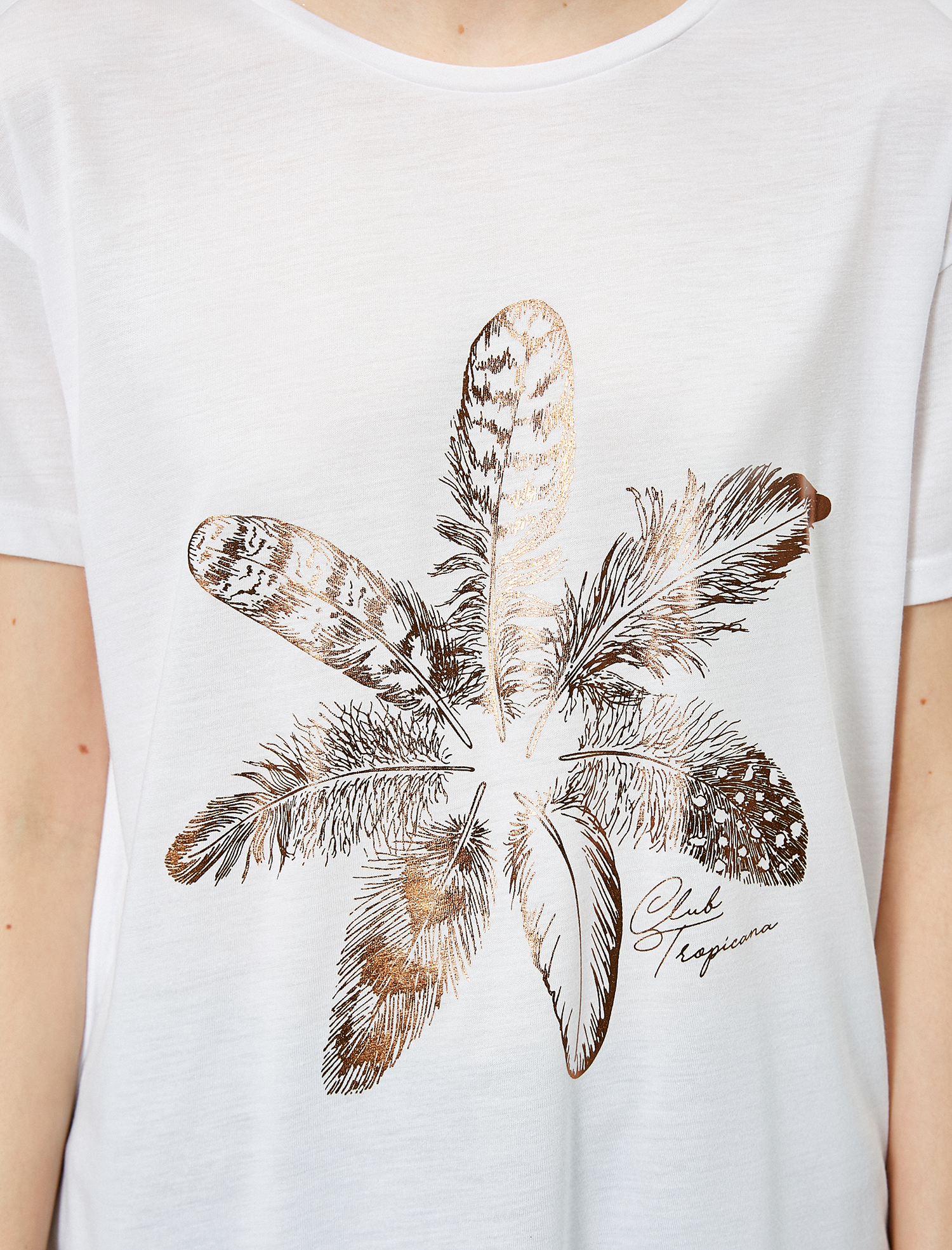   Parlak Baskı Detaylı Tişört