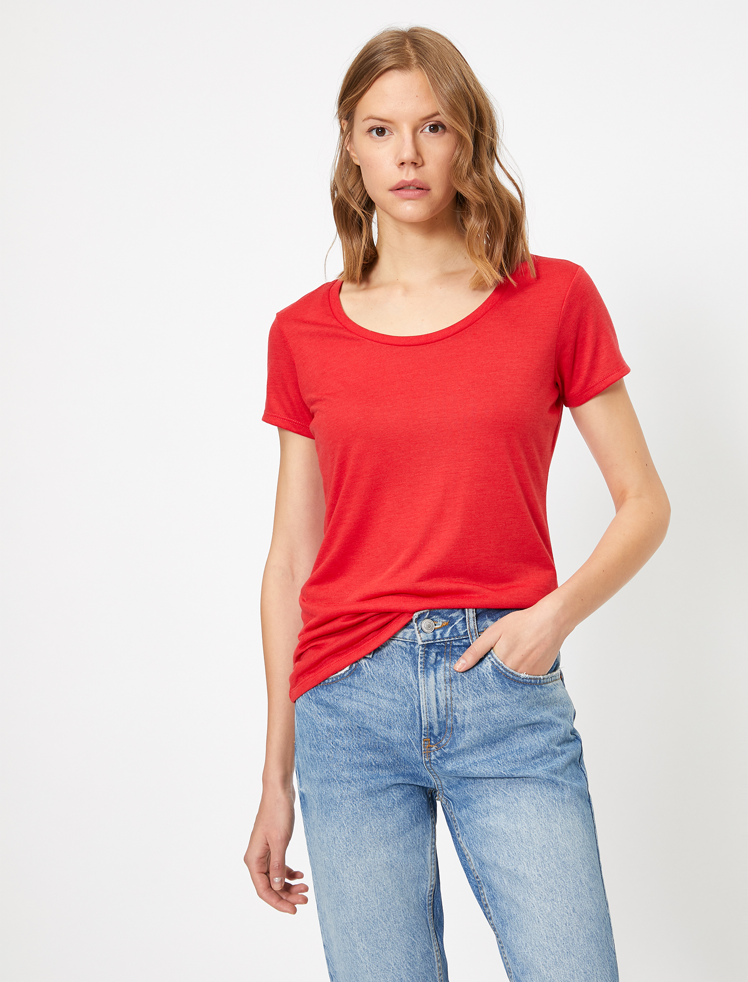 Oyuk Yaka Standart Kalıp Basic Tişört