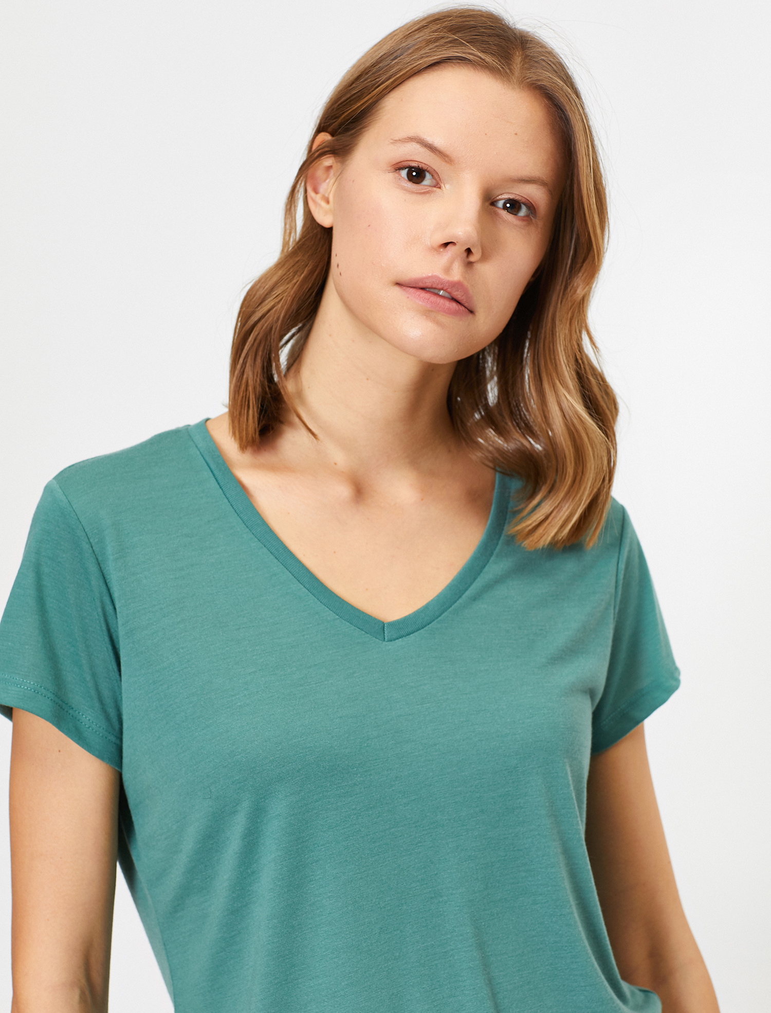   V Yaka Rahat Kalıp Basic Tişört