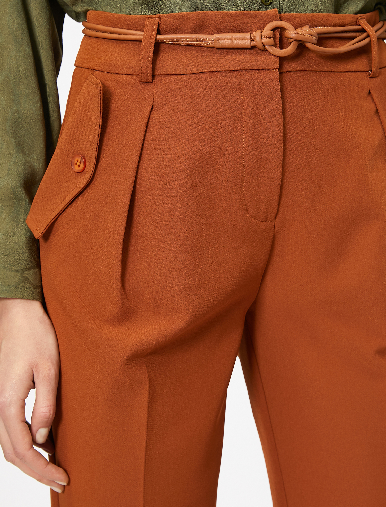   Kemer Detaylı Pilili Pantolon