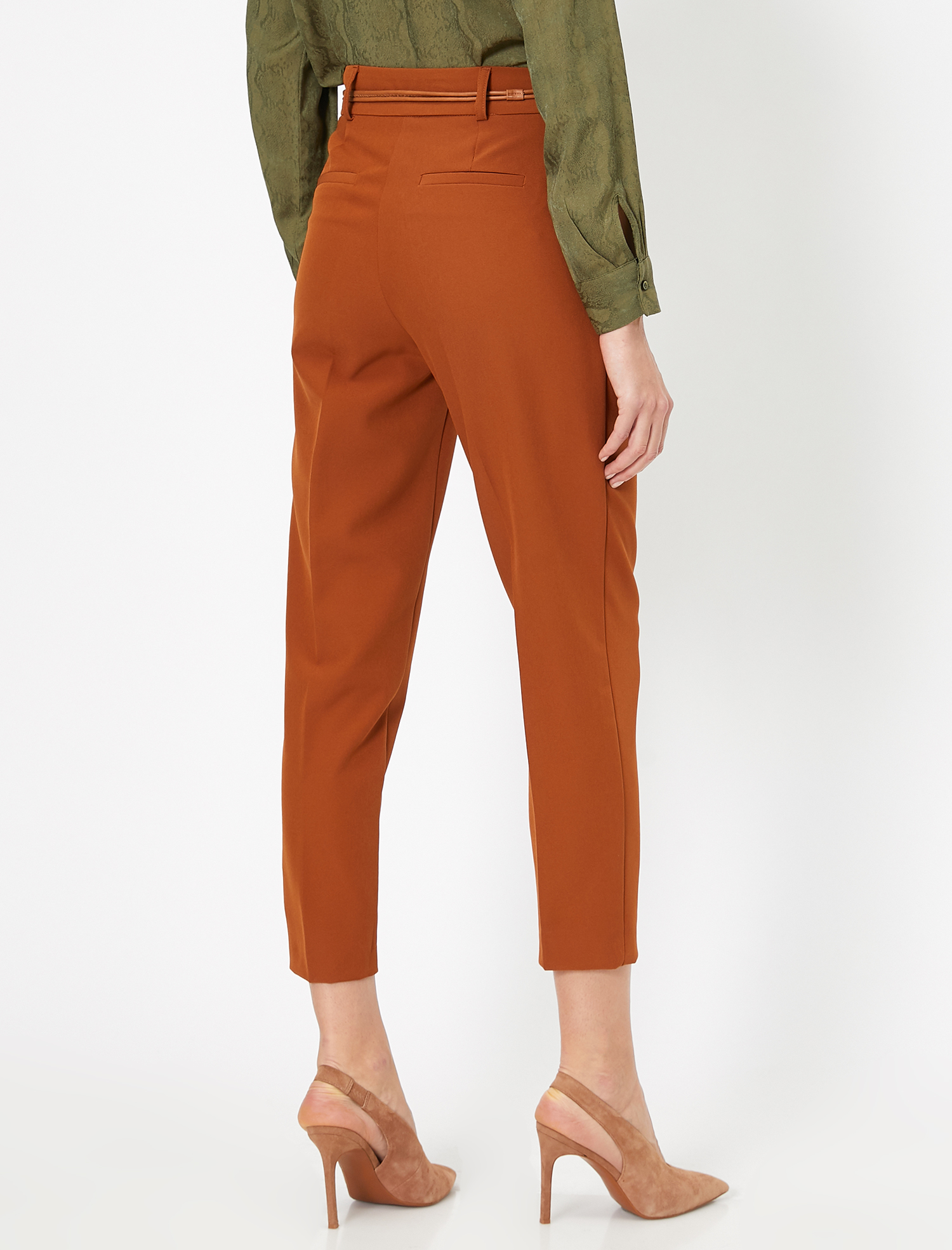   Kemer Detaylı Pilili Pantolon