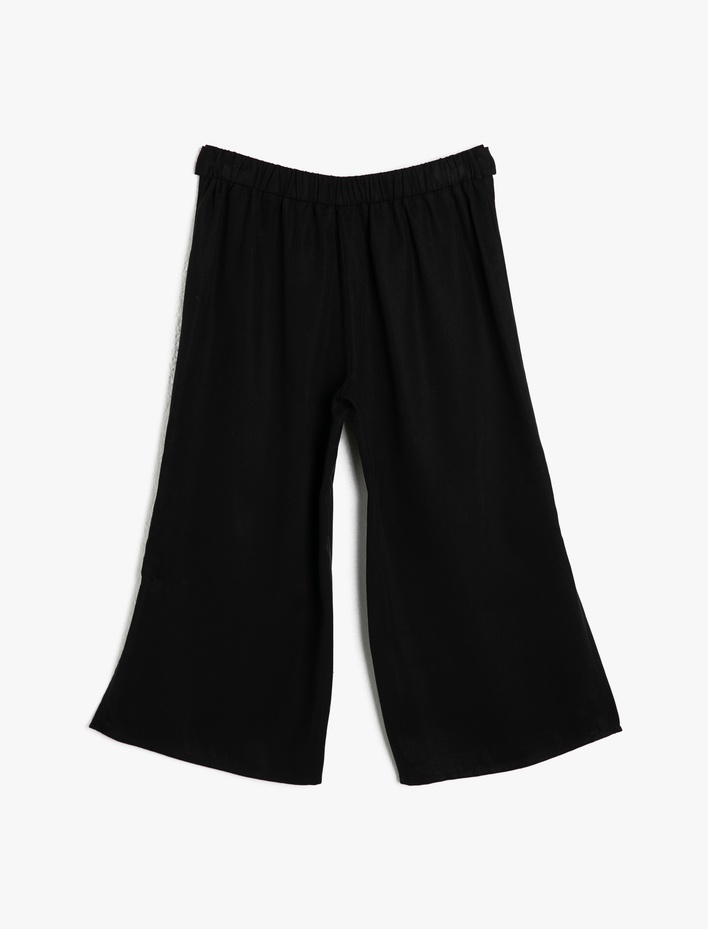 Kız Çocuk Dökümlü Kumaştan Beli Lastikli Normal Bel Kısa Pantolon