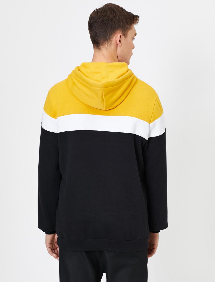   Kapüşonlu Bloklu Desenli Kordon Detaylı Sweatshirt