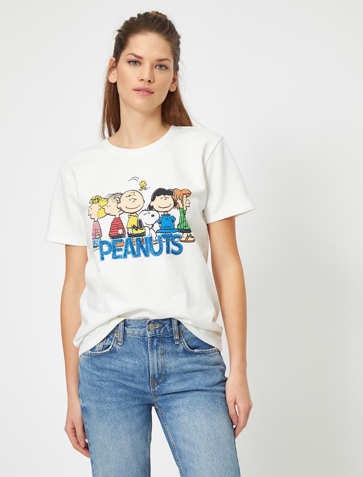  Snoopy Baskılı Lisanslı Pullu Kısa Kollu Tişört