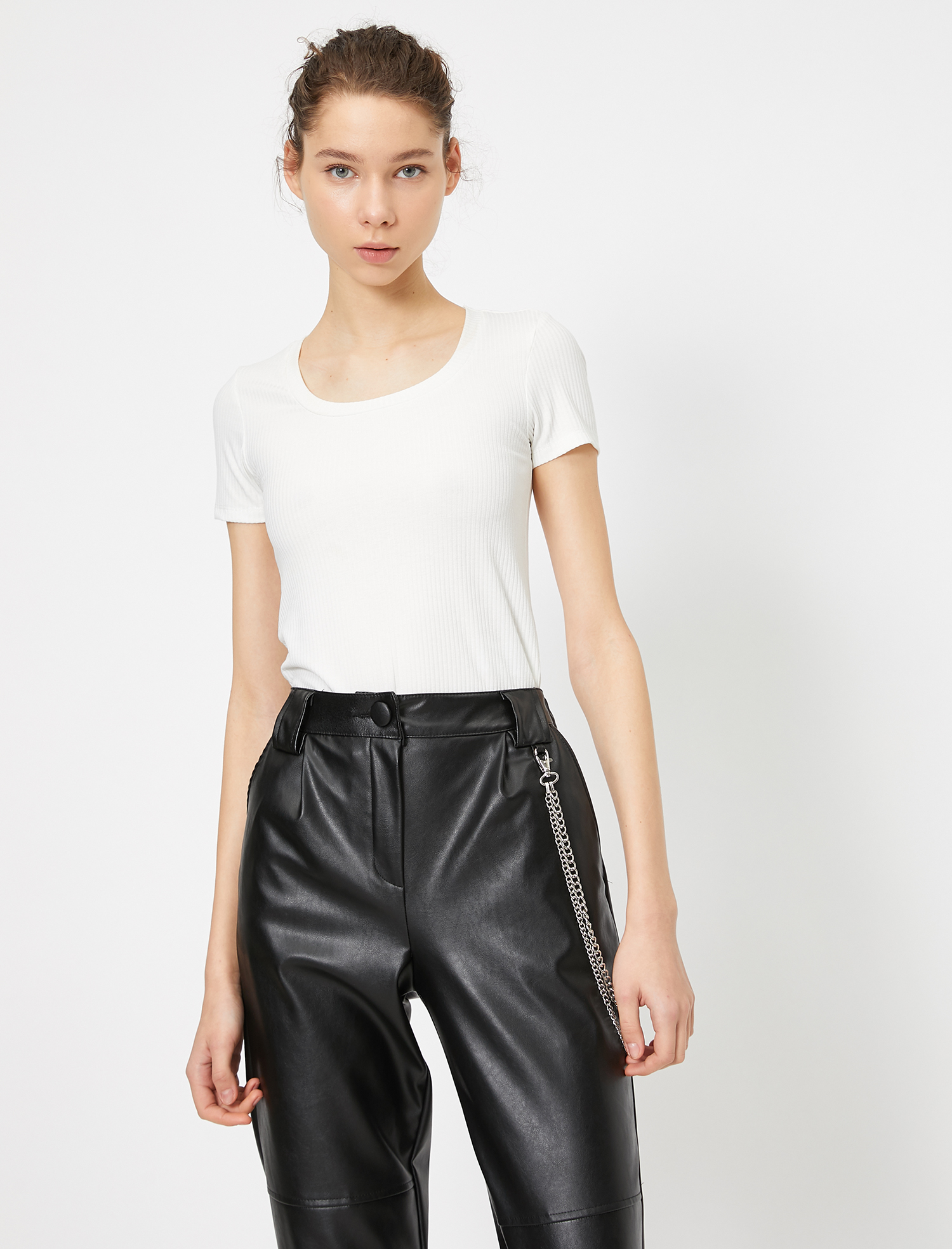   Yuvarlak Yaka Kısa Kollu Body