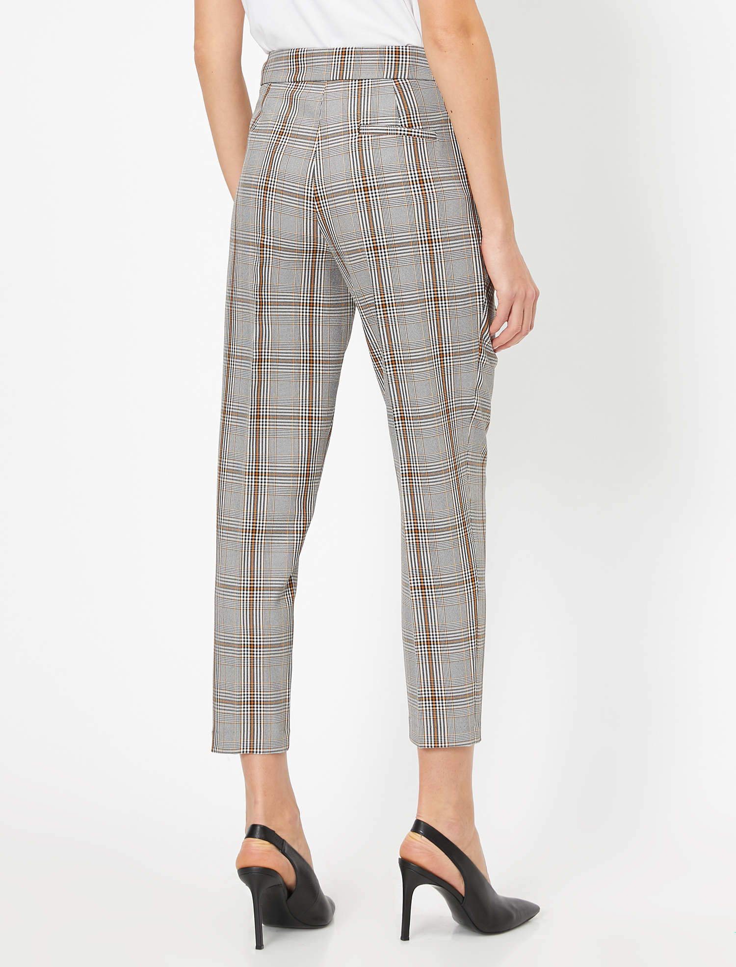   Kısa Paça Pilili Havuç Pantolon