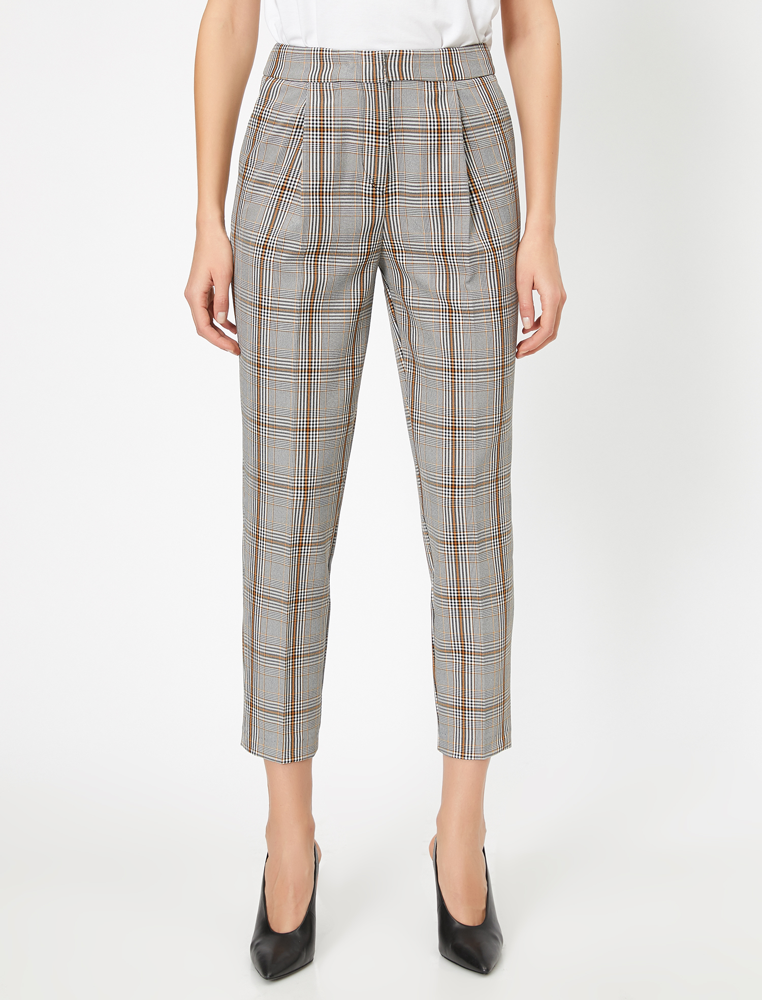   Kısa Paça Pilili Havuç Pantolon