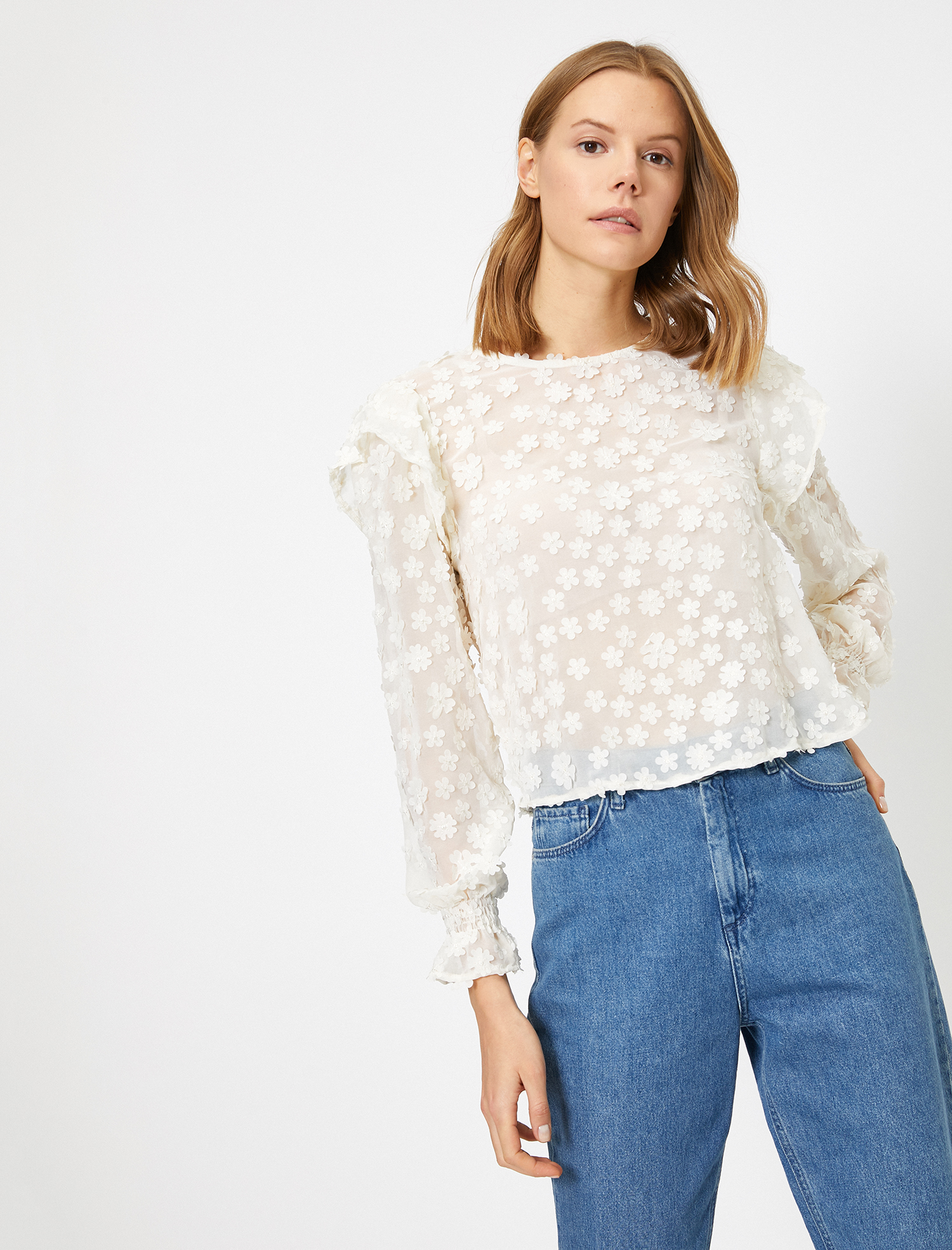   Uzun Kollu Çiçek İşlemeli Volanlı Bluz