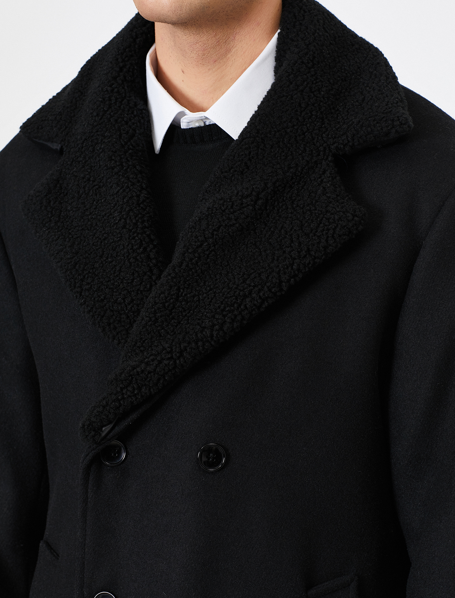   Yakası Suni Kürklü Düğme Detaylı Kaban