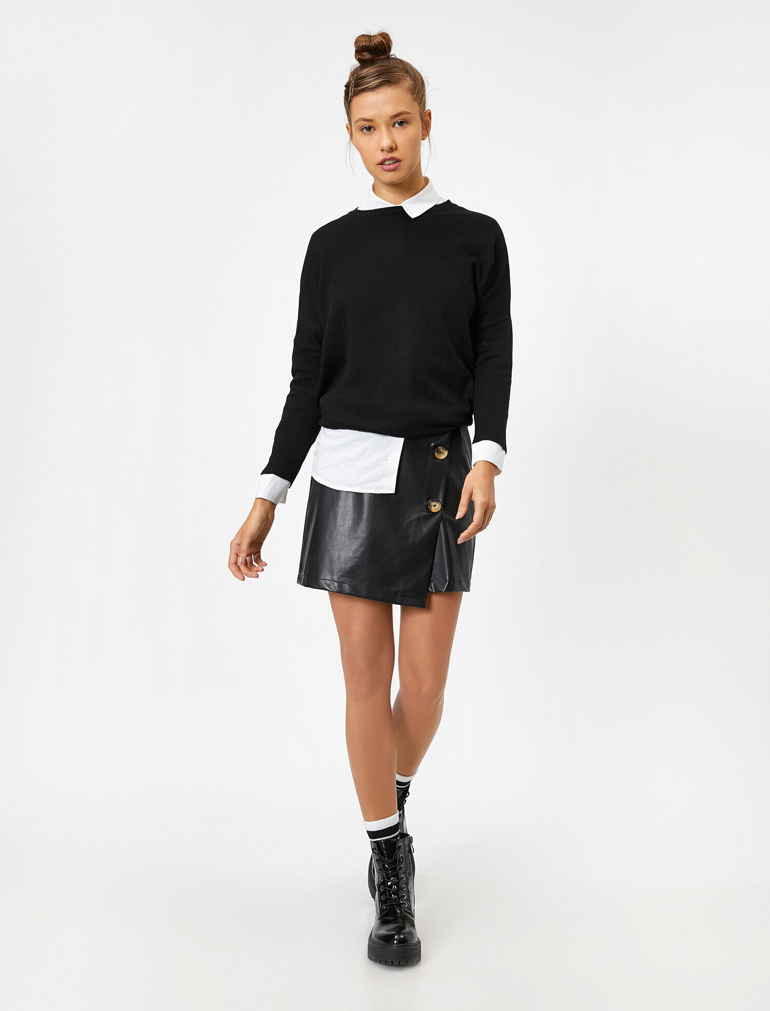   Düğme Detaylı Etek