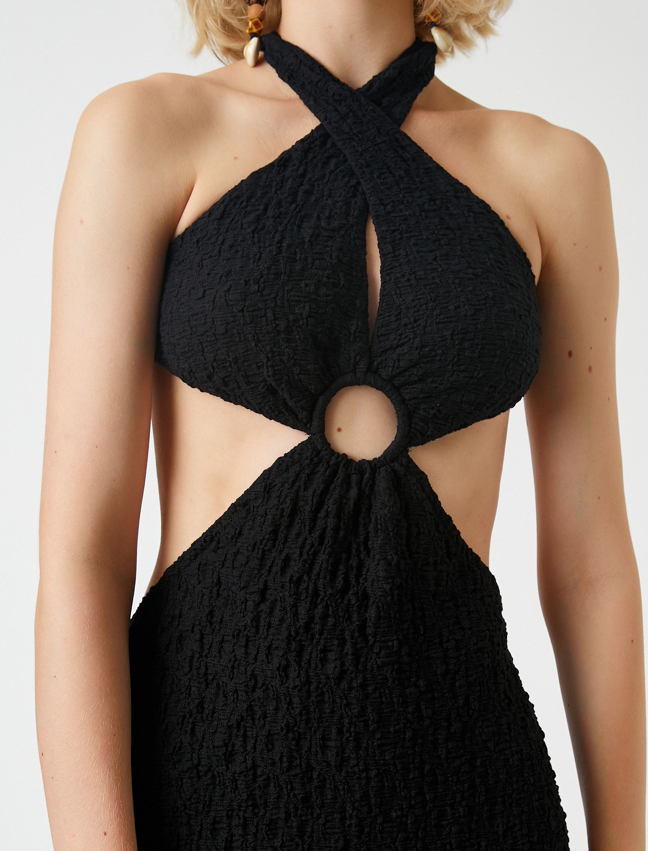   Uzun Plaj Elbisesi Pencere Detaylı Halter Yaka