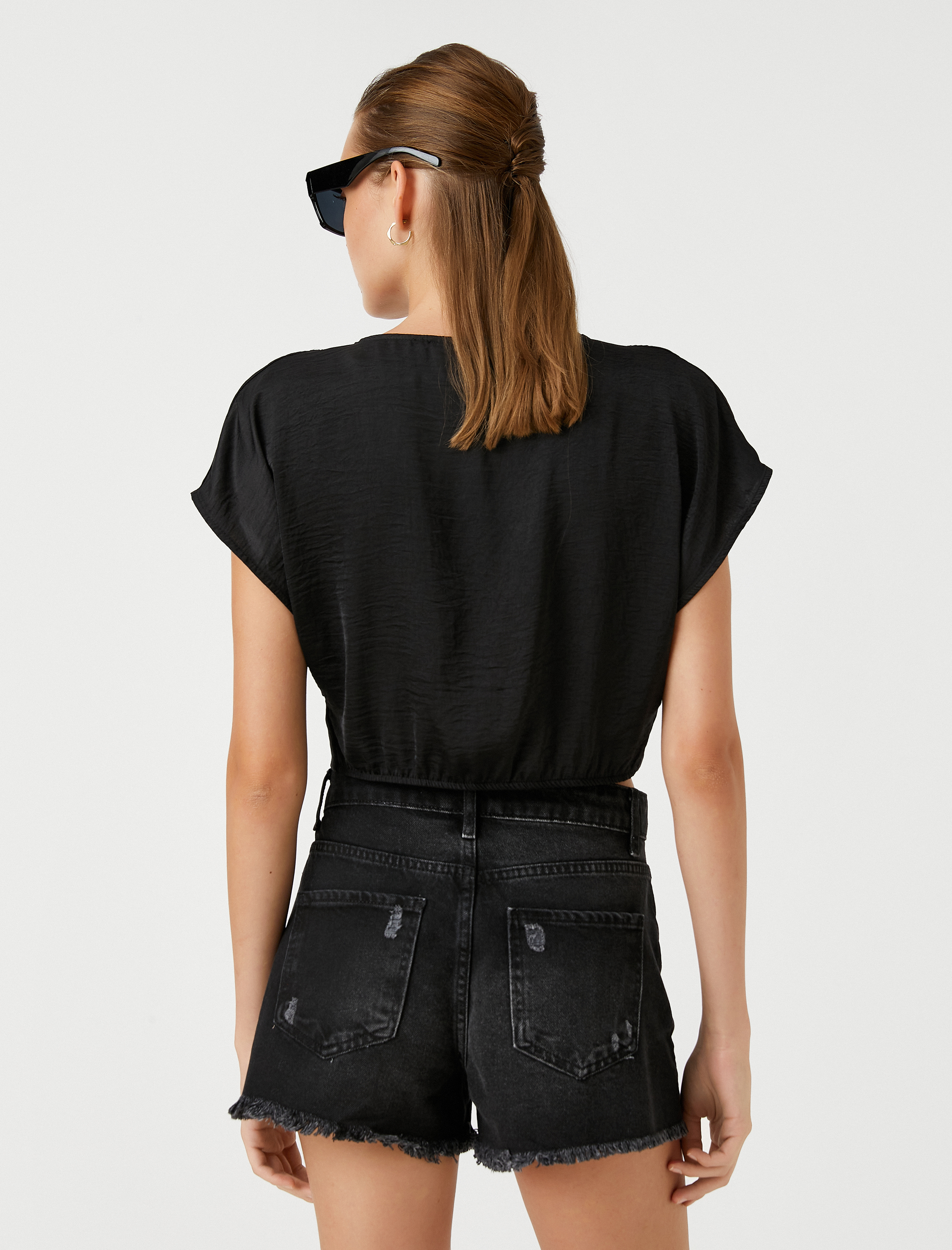   Büzgü Detaylı Crop Bluz Saten Görünümlü