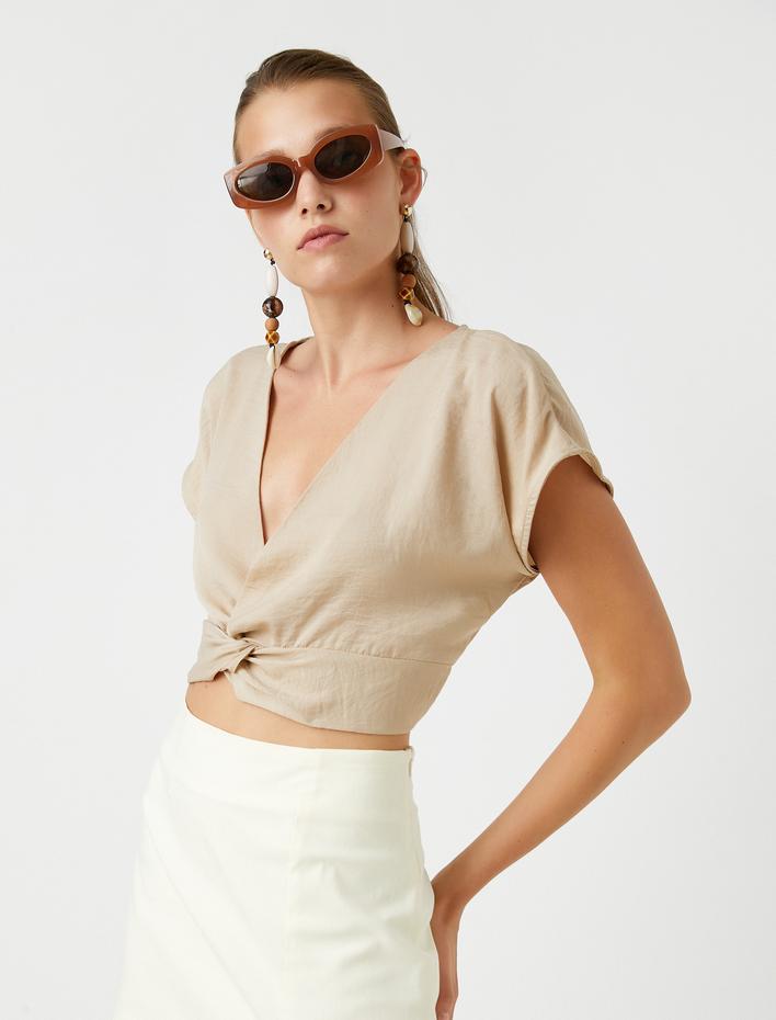  Büzgü Detaylı Crop Bluz Saten Görünümlü