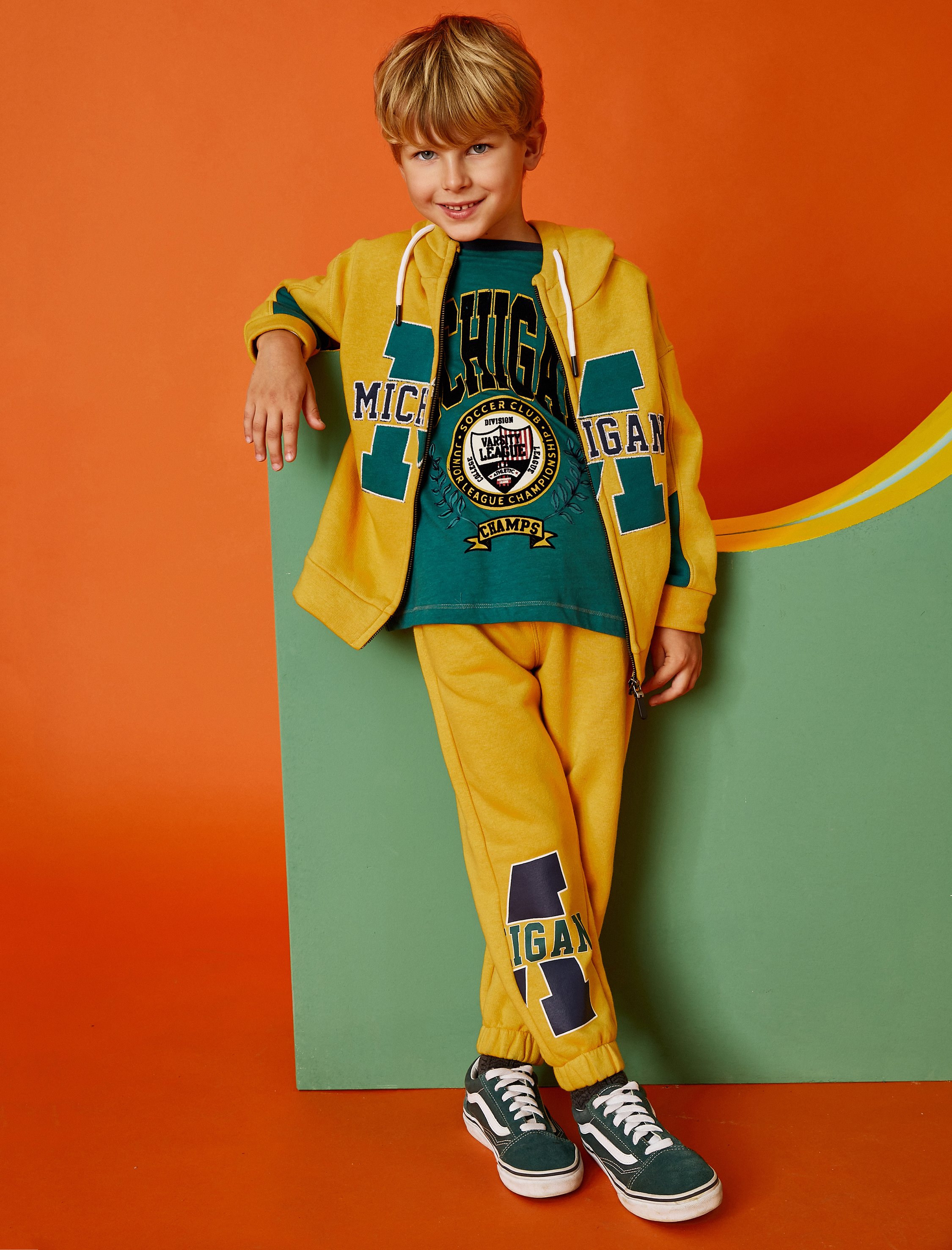 Erkek Çocuk Fermuarlı Kapüşonlu Hırka  Baskılı