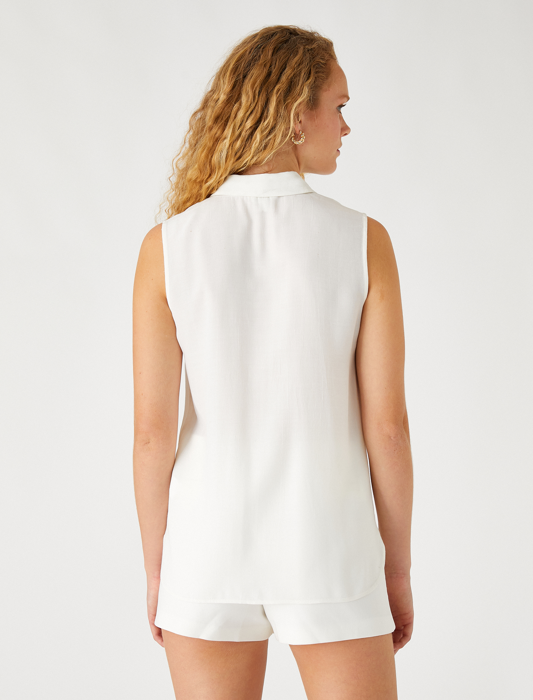   Kolsuz Gömlek Yaka Detaylı