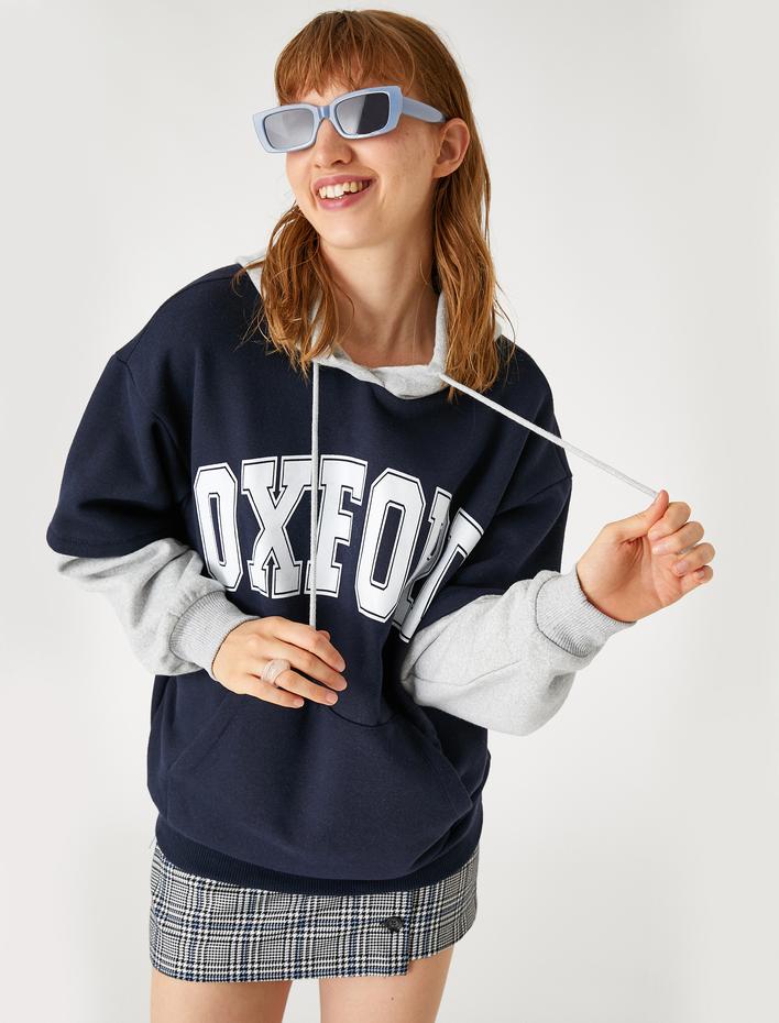  İşlemeli Kolej Sweatshirt Kapüşonlu Cepli