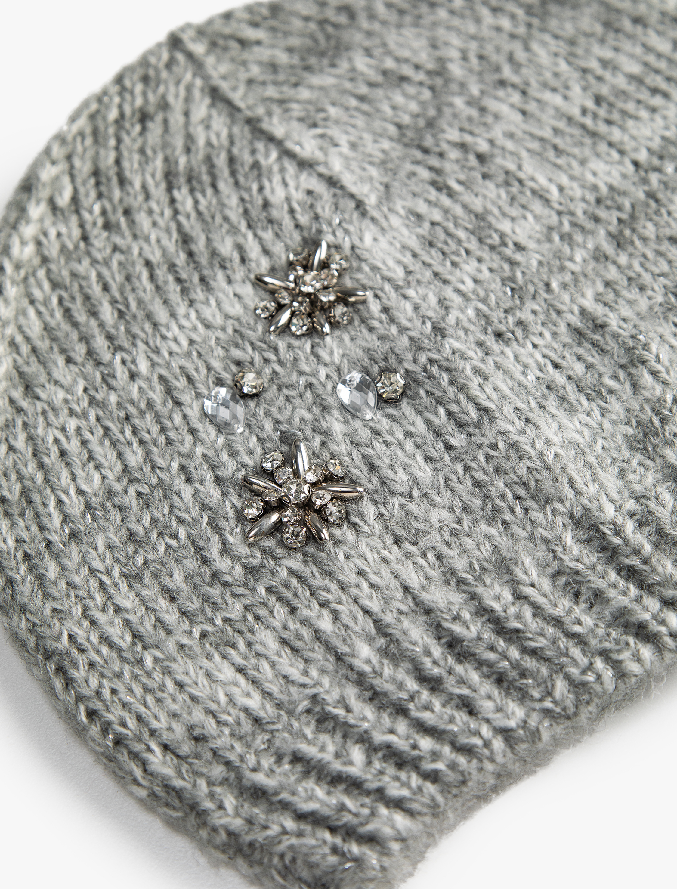  Kadın Boncuk İşleme Detaylı Bere