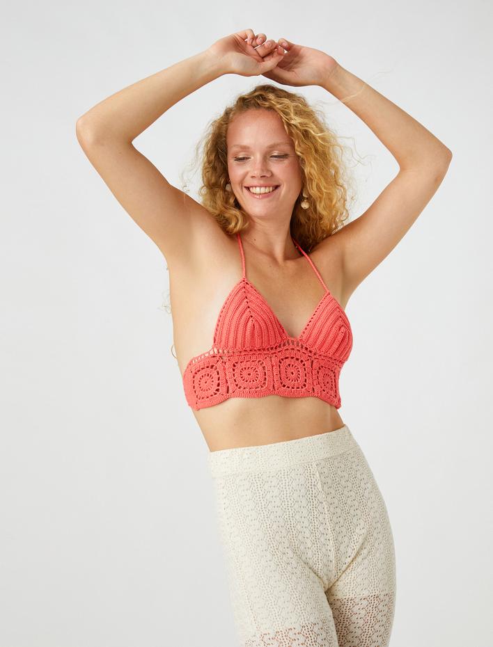  Melis Ağazat X Koton - Kroşe Bustiyer Boyundan Bağlamalı Örgü Detaylı