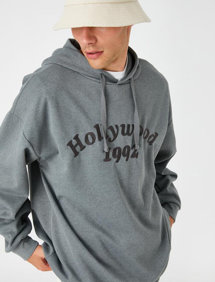  Oversize Kapşonlu Sweatshirt Yazı Baskılı