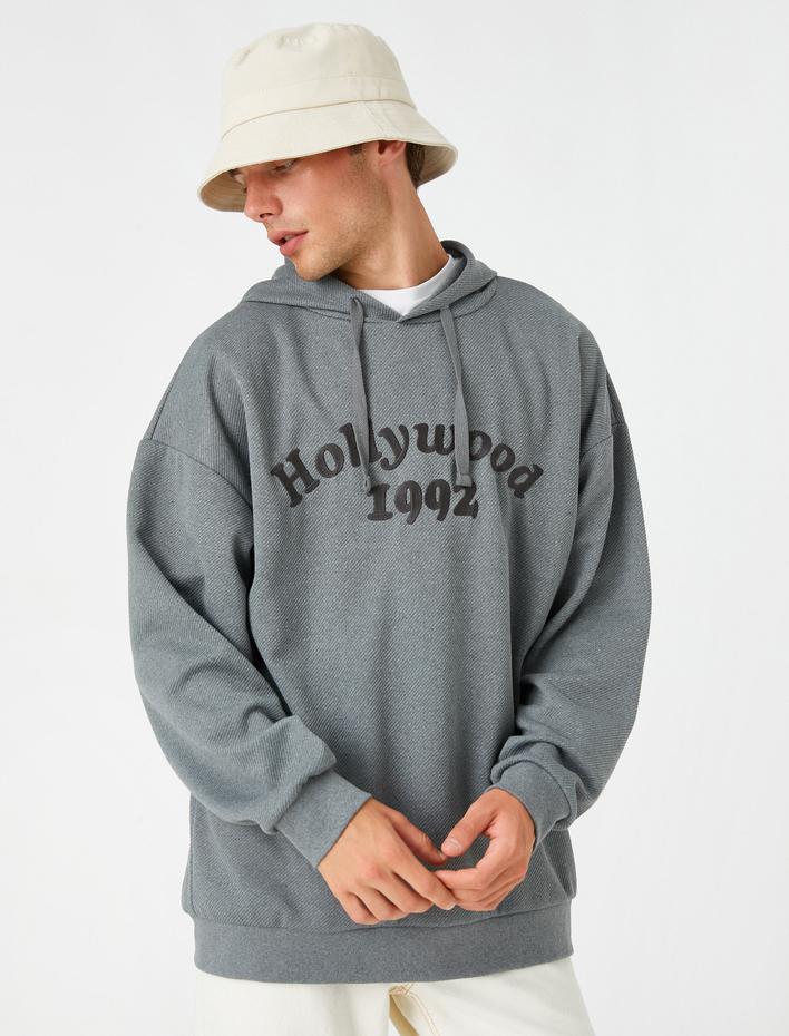  Oversize Kapşonlu Sweatshirt Yazı Baskılı