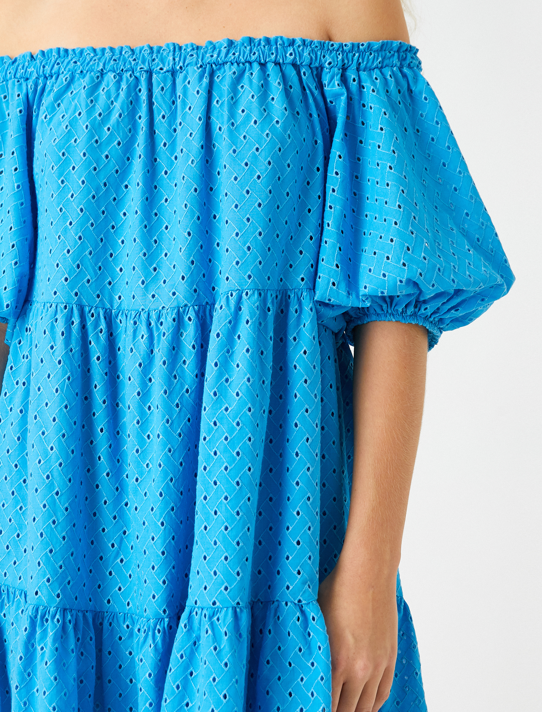   Melis Ağazat X Koton - Omzu Açık Fisto Mini Elbise