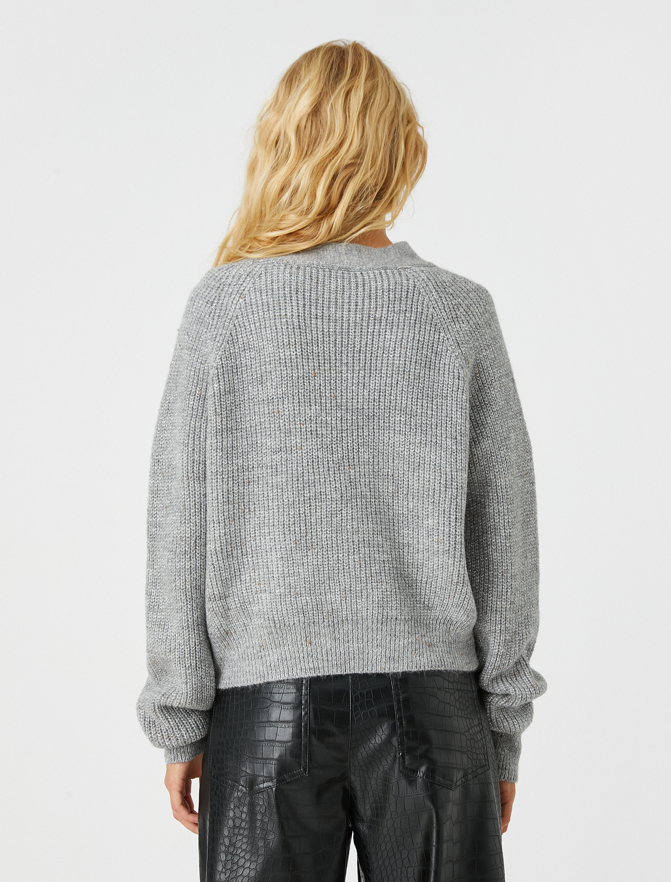   V Yaka Hırka Düğmeli