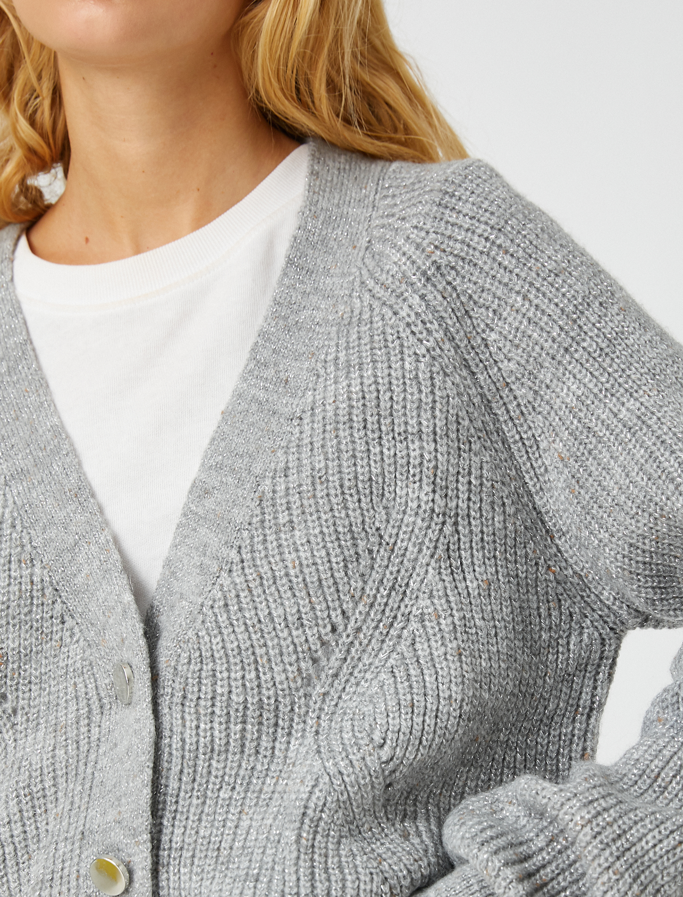   V Yaka Hırka Düğmeli