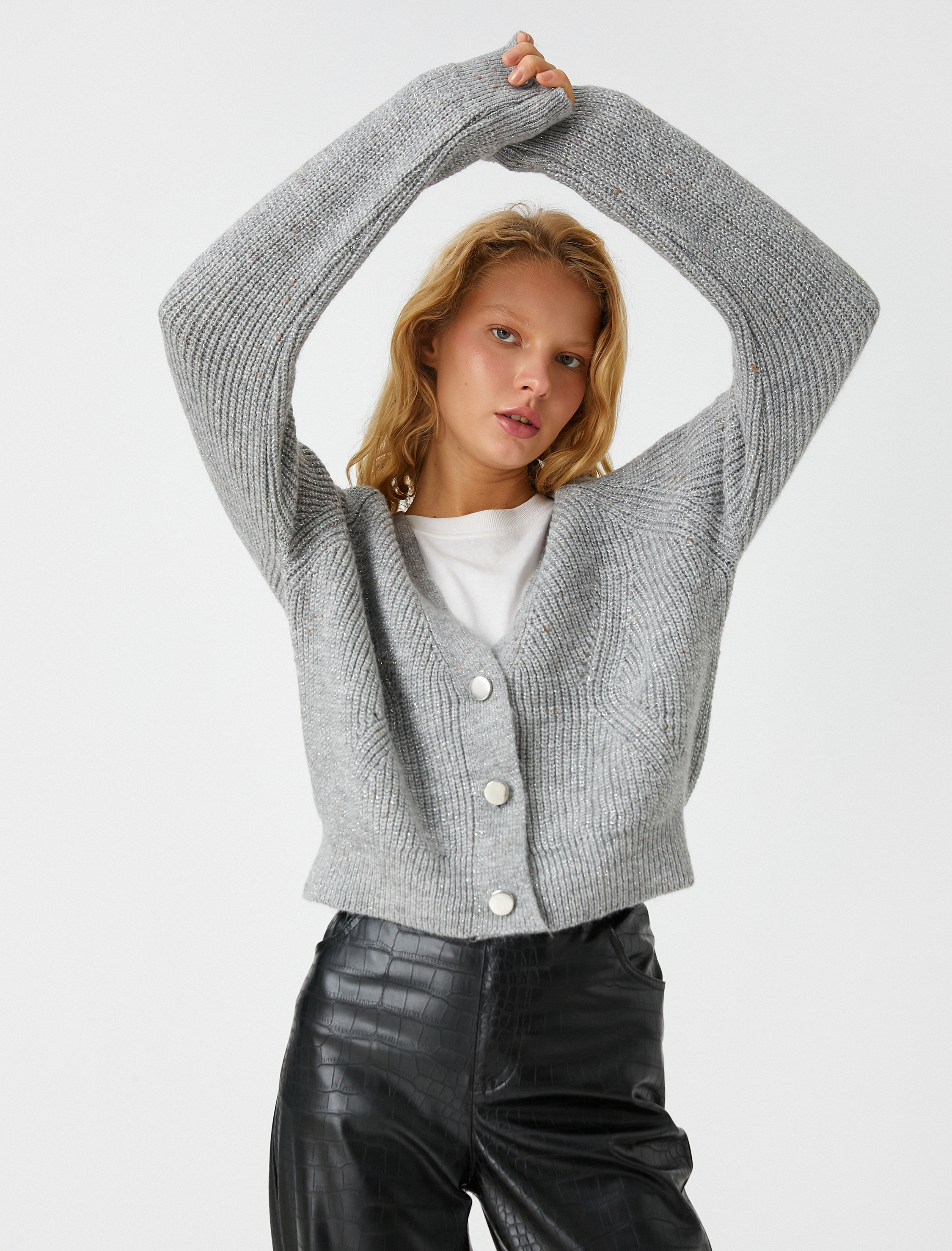   V Yaka Hırka Düğmeli