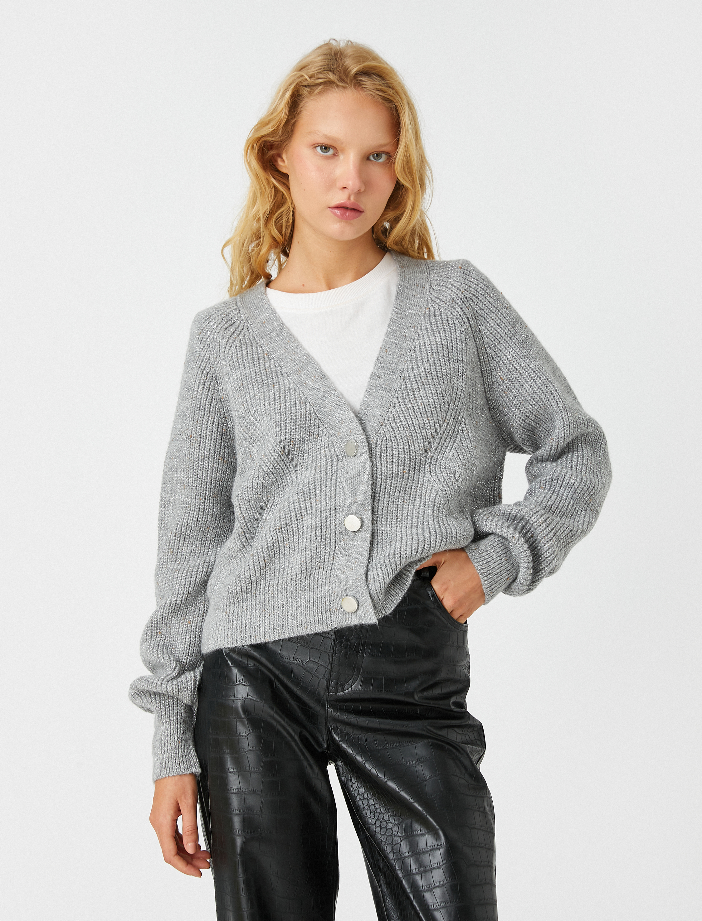   V Yaka Hırka Düğmeli