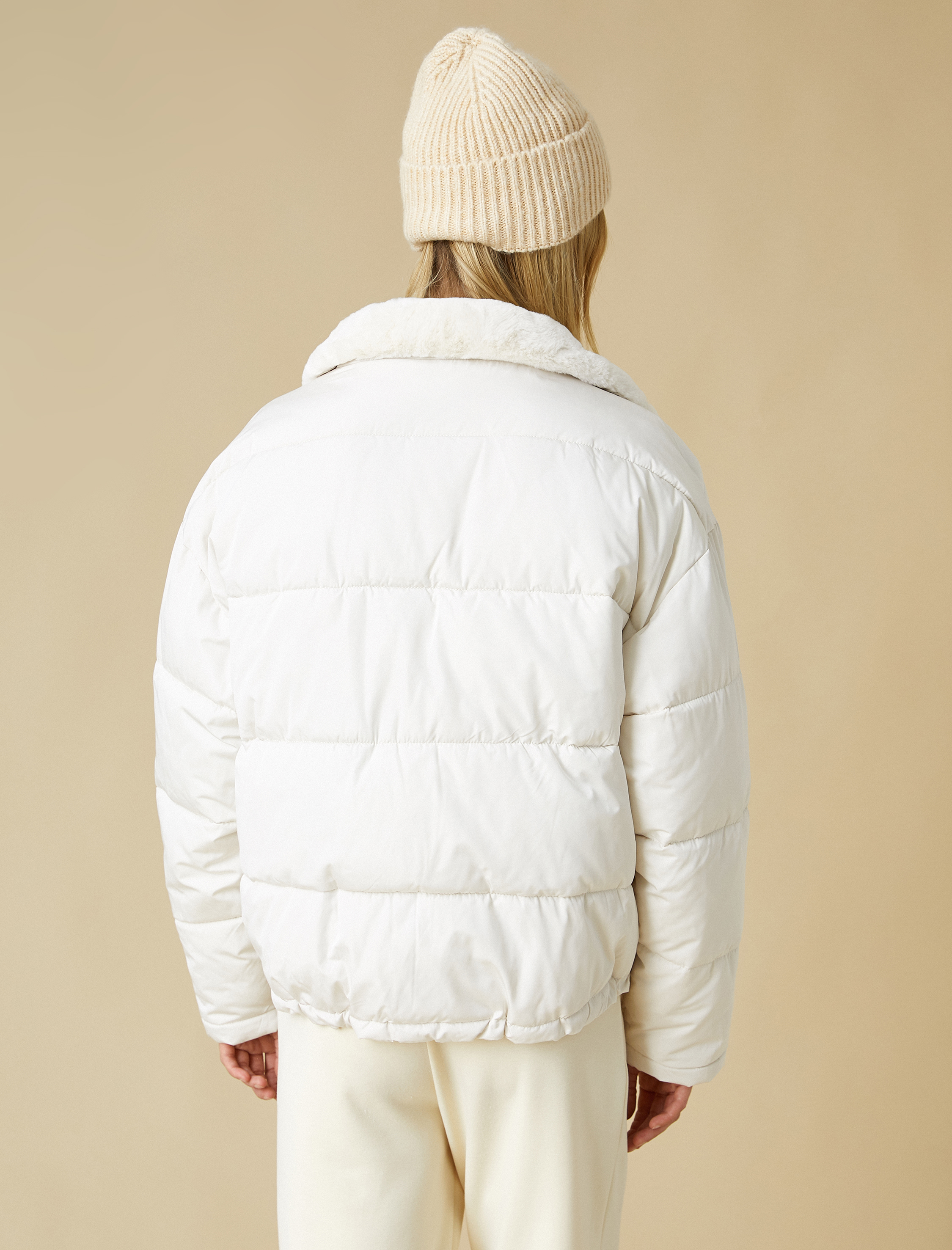 Yakası Kürklü Fermuarlı Çıtçıtlı Şişme Mont