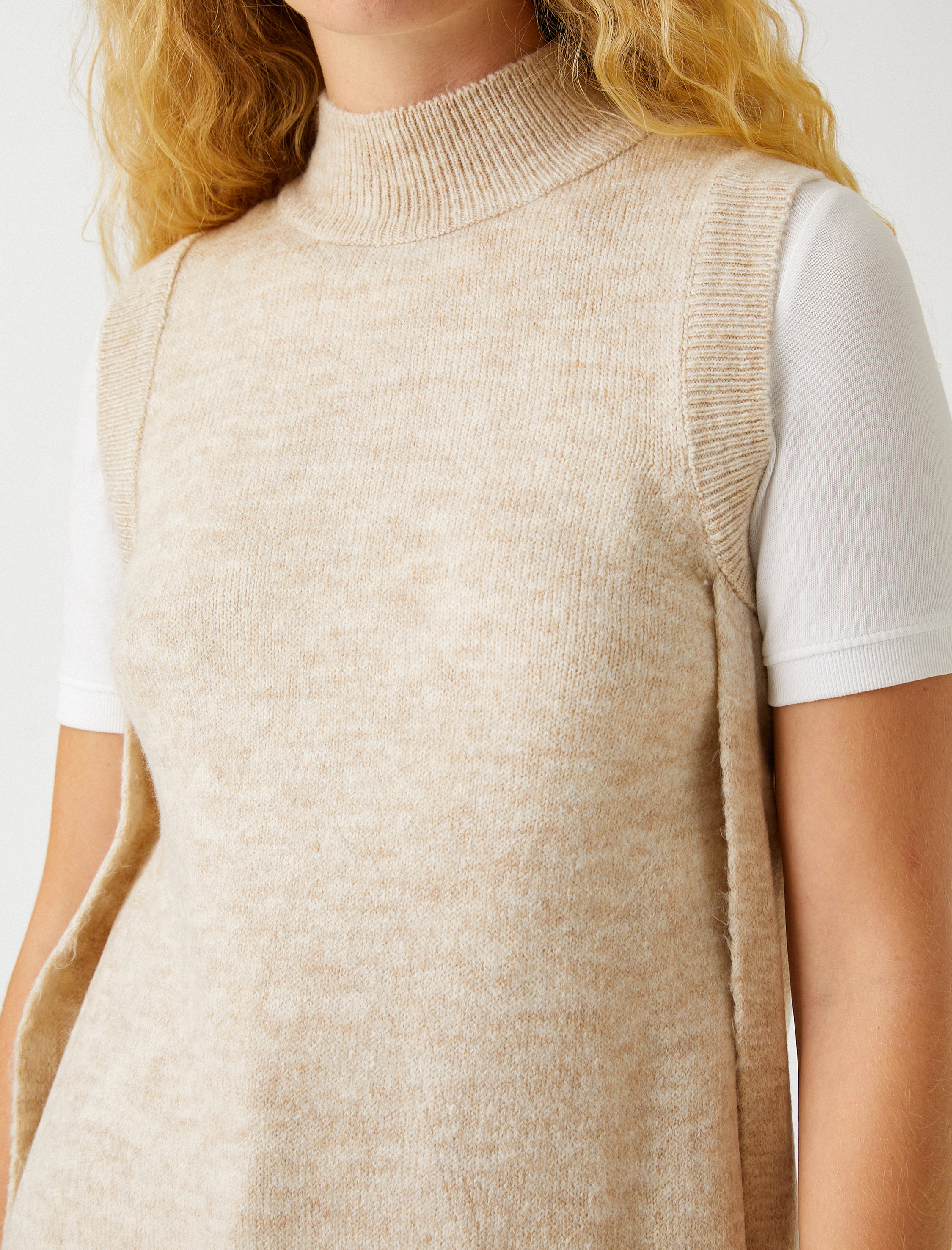   Uzun Süveter Dik Yaka Yırtmaçlı