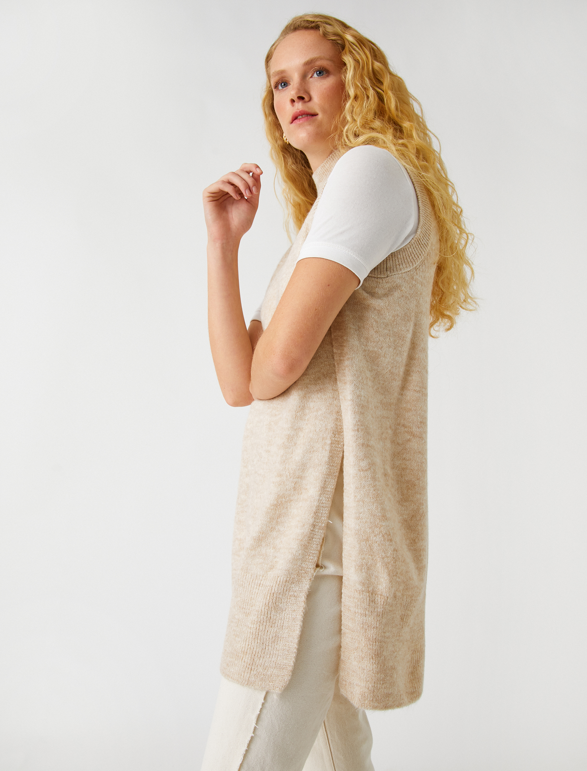   Uzun Süveter Dik Yaka Yırtmaçlı