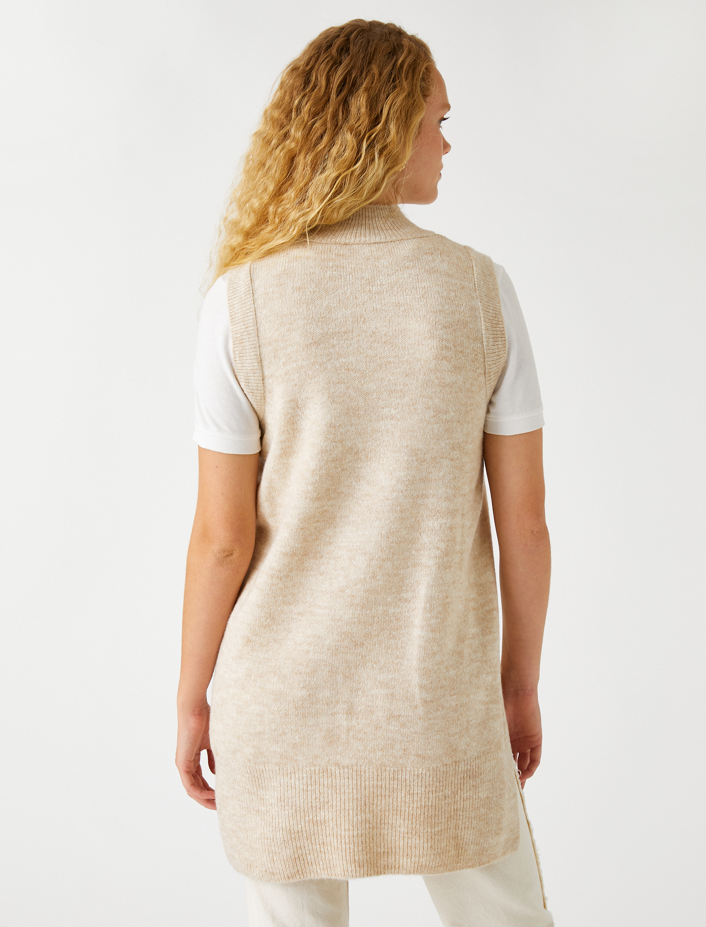   Uzun Süveter Dik Yaka Yırtmaçlı