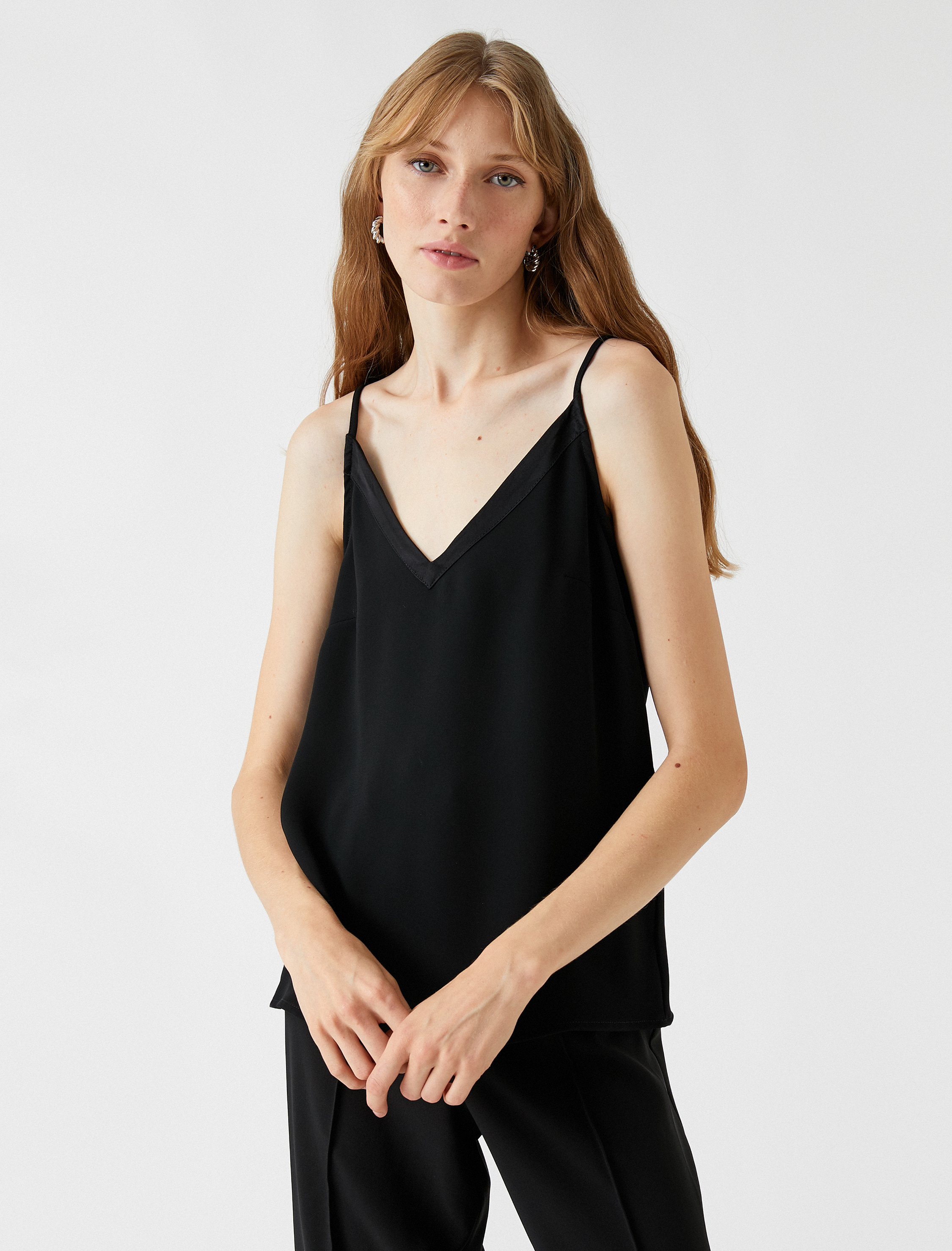   V Yaka Askılı Bluz