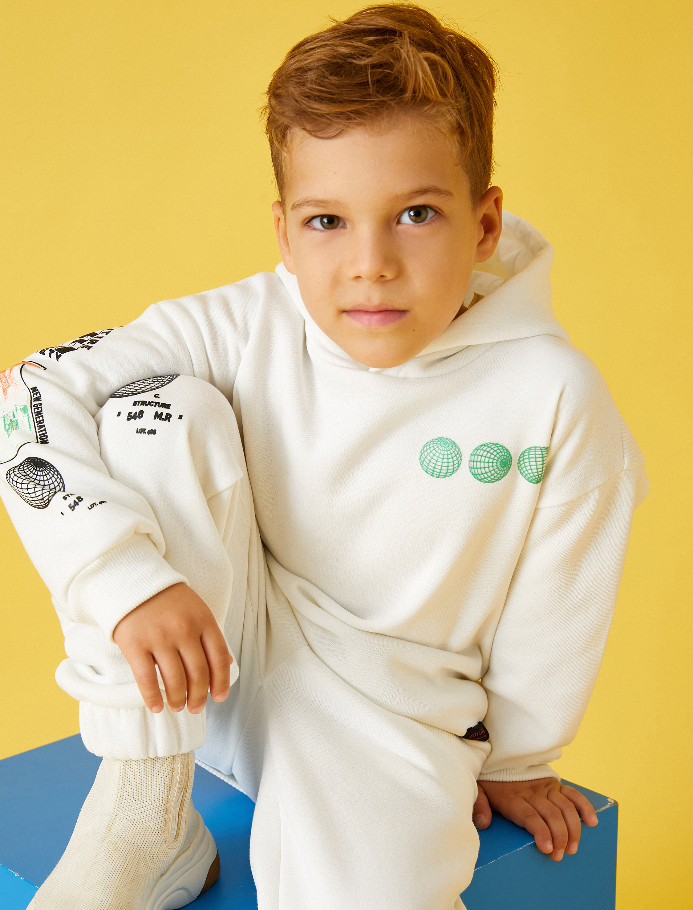  Erkek Çocuk Arkası Baskılı Kapüşonlu Sweatshirt