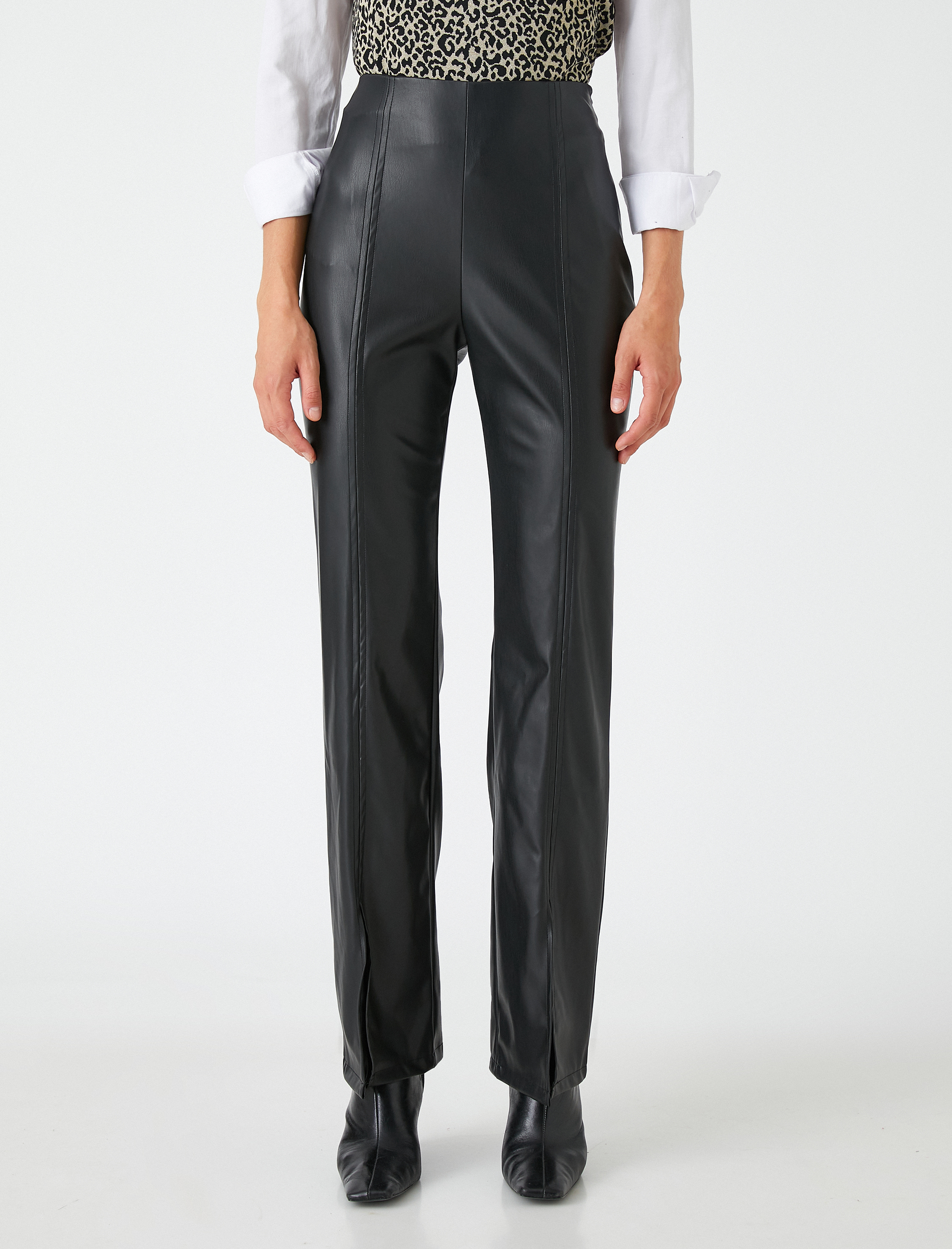   Suni Deri Pantolon Yırtmaç Detaylı