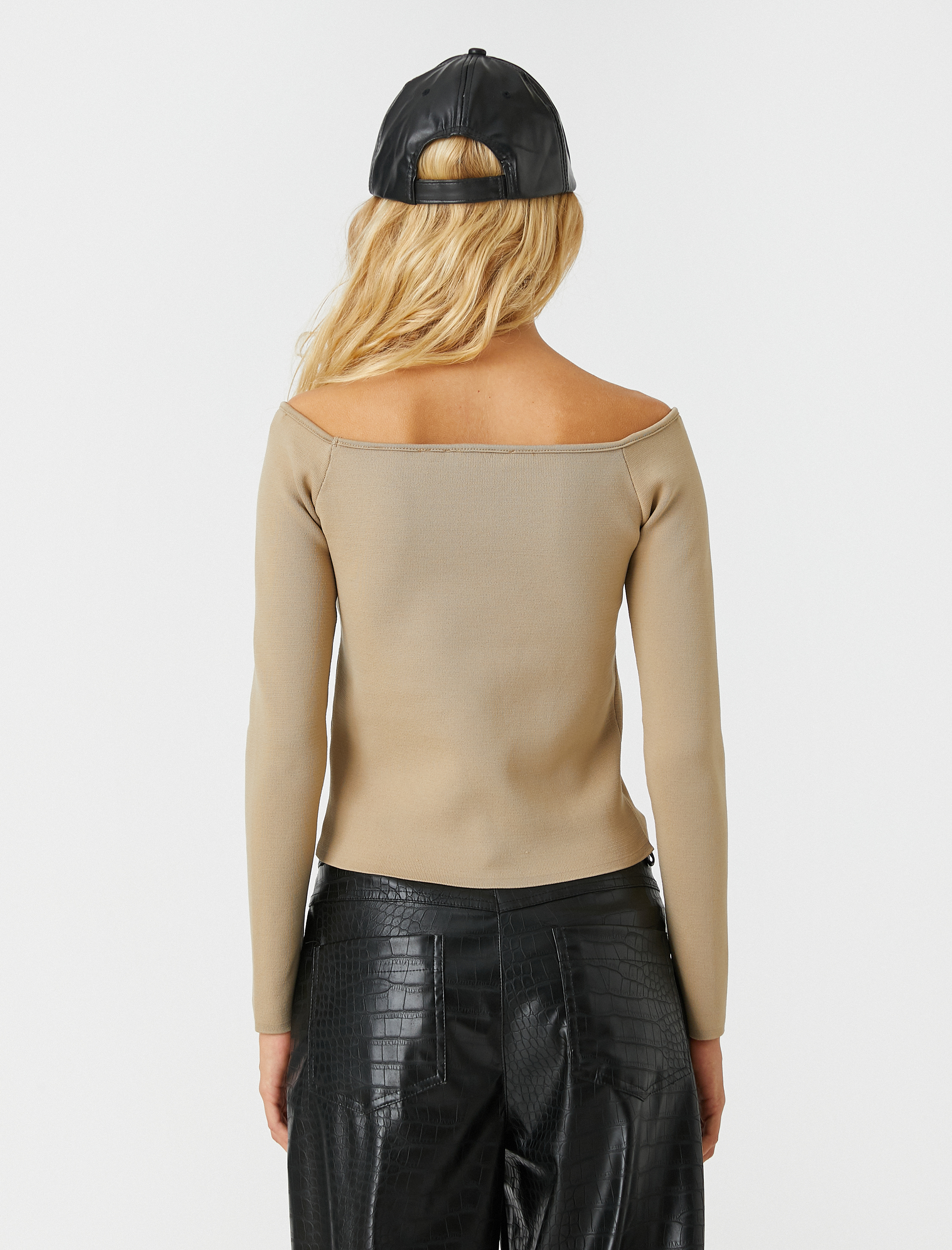   Kayık Yaka Triko Kazak